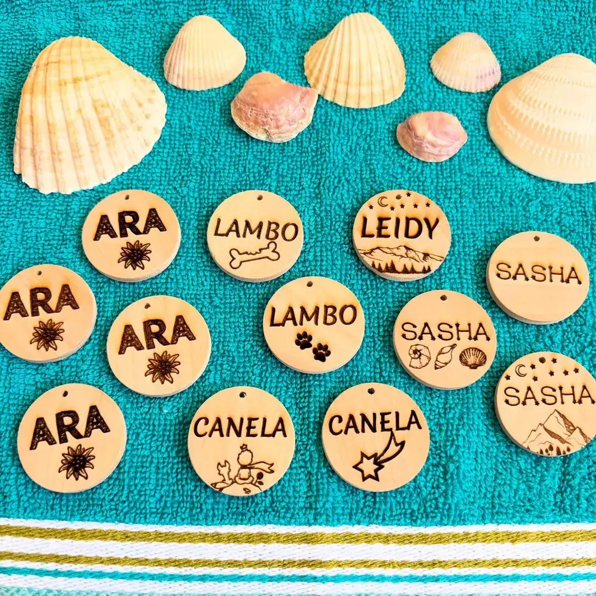 Chapitas, llaveros, imánes y adornos - Imagen 2