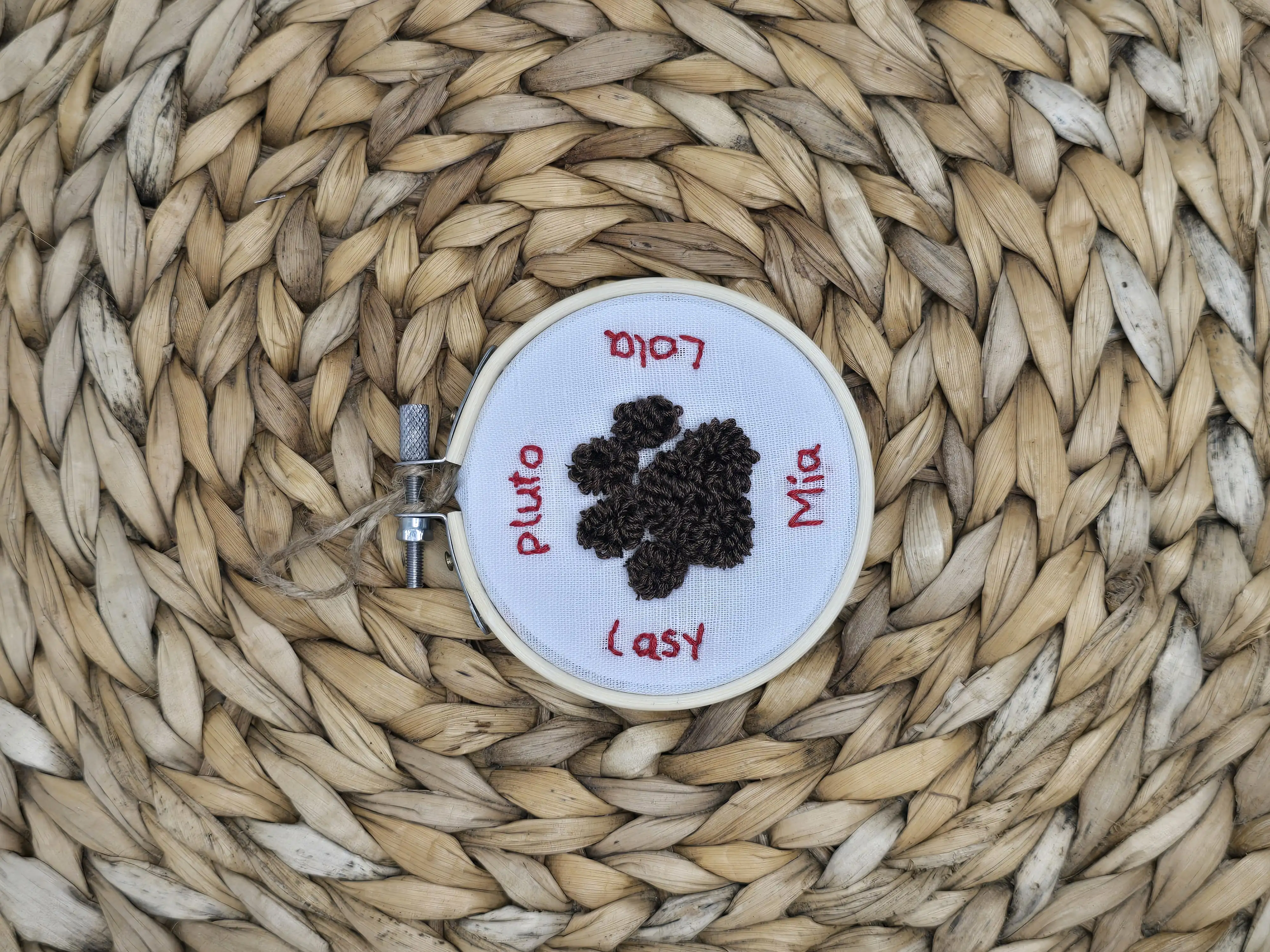 Adorno para árbol personalizado · Bola bordada (tartán o lino, 8–10 cm) - Imagen 5