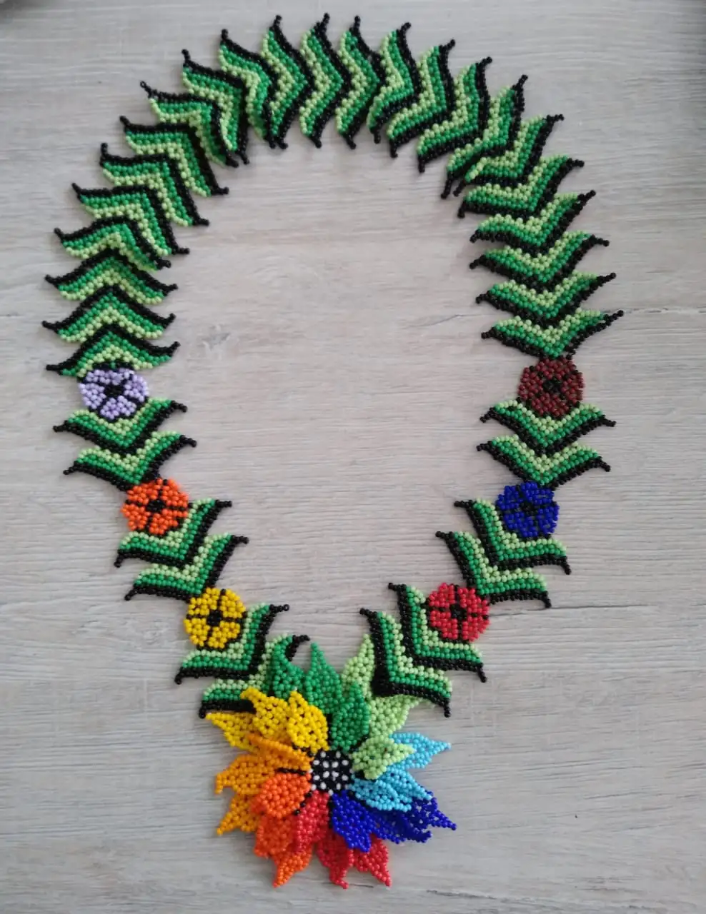 Collar en flor