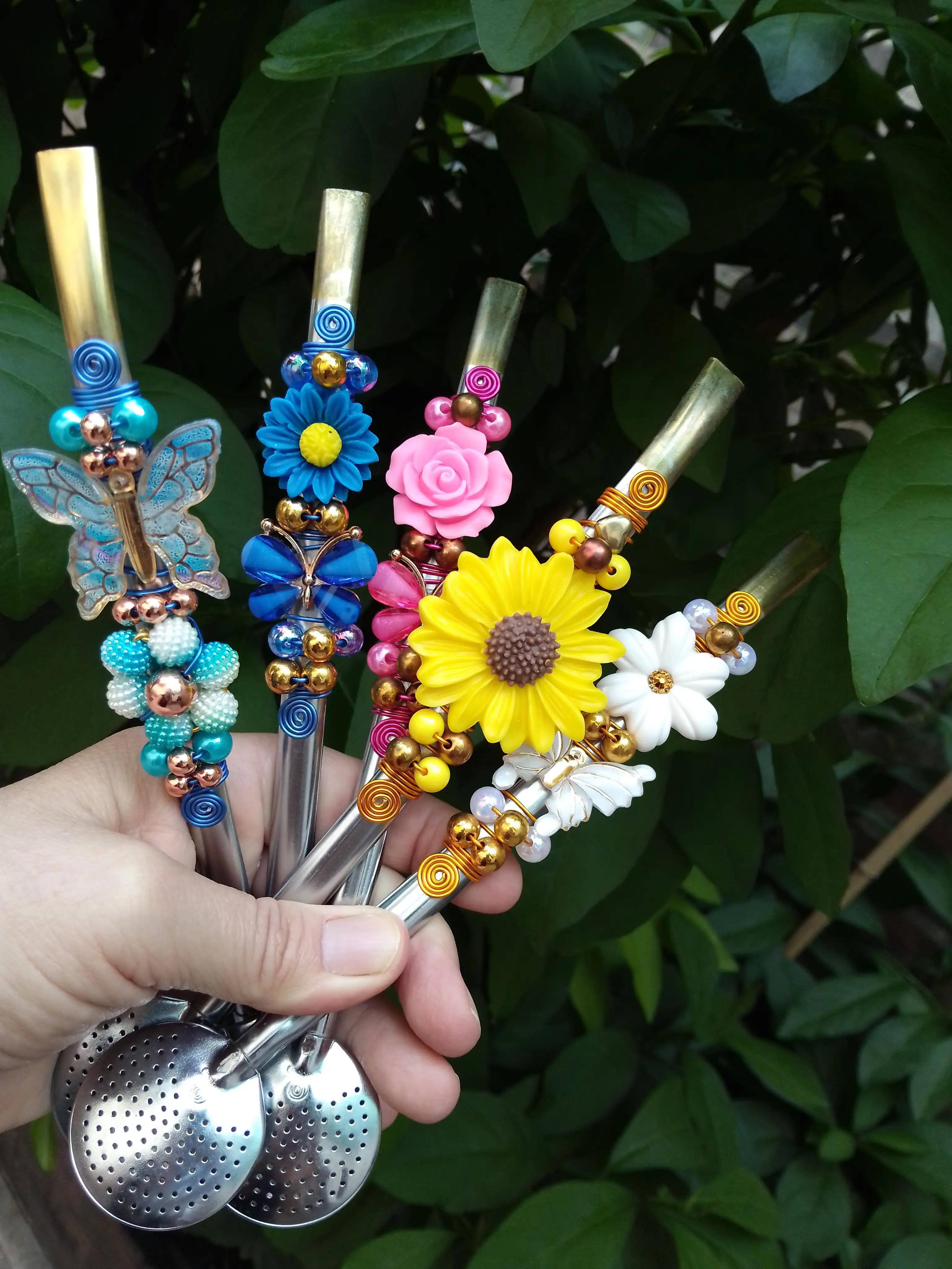 Bombillas de mate decoradas a mano