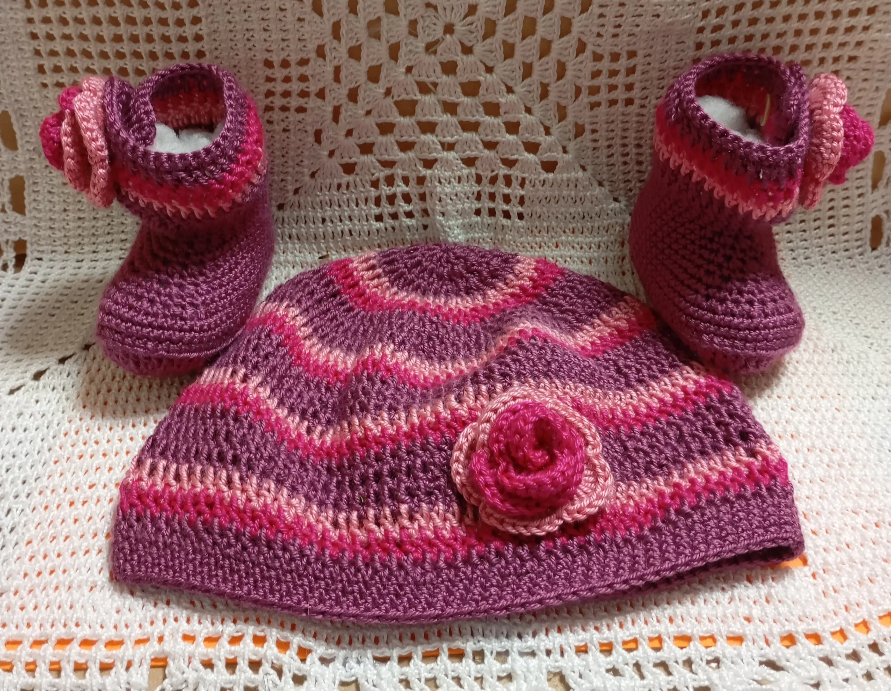 Conjunto de gorrito y botas - Imagen 2
