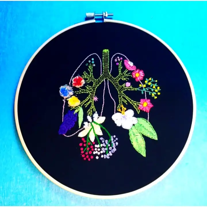 Bastidor con pulmones bordados