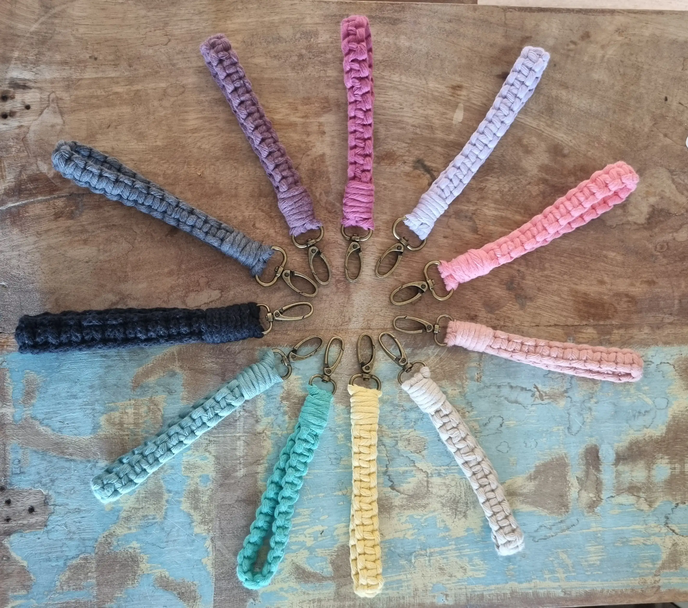 Llavero pulsera macramé