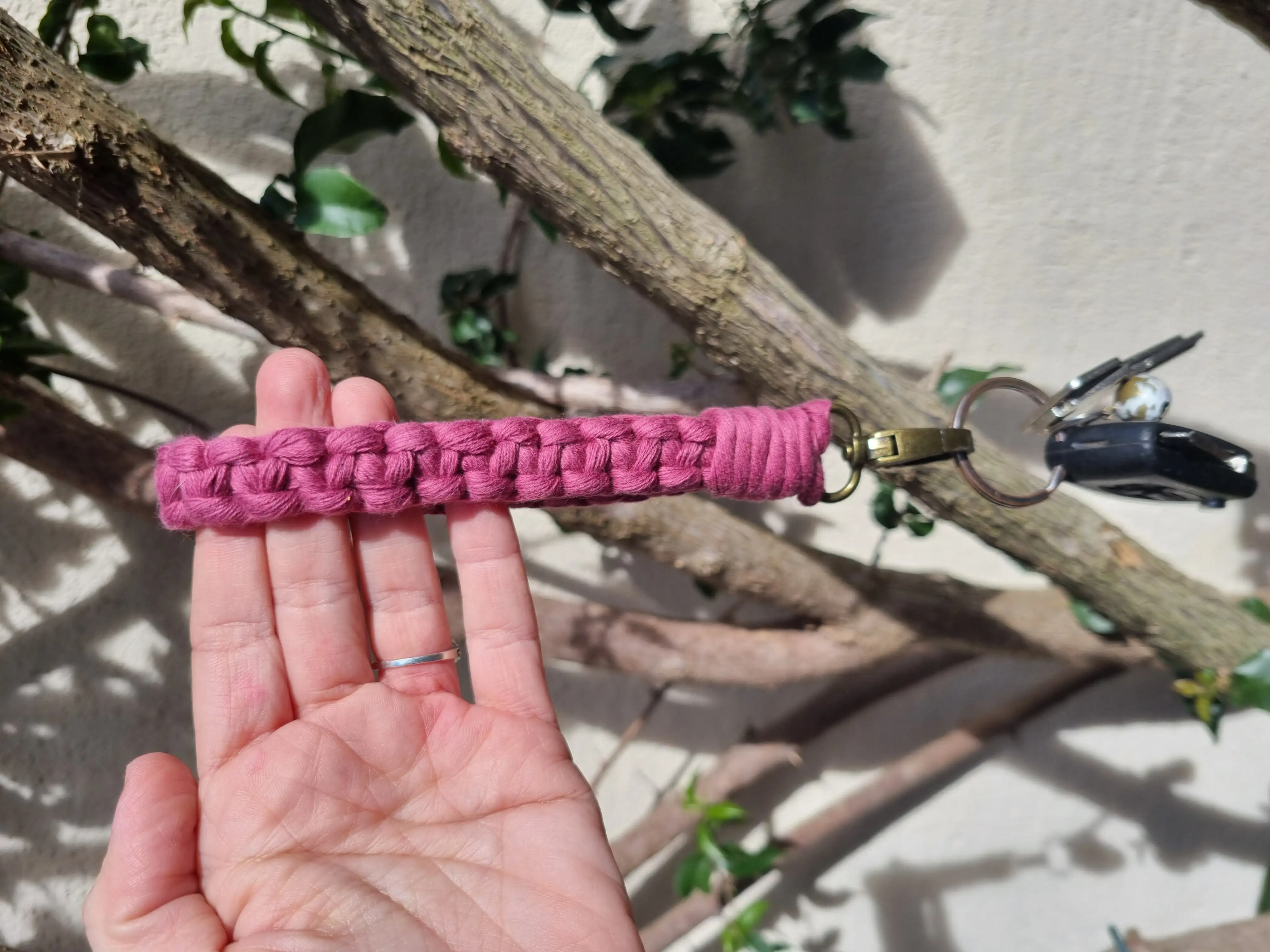Llavero pulsera macramé - Imagen 2