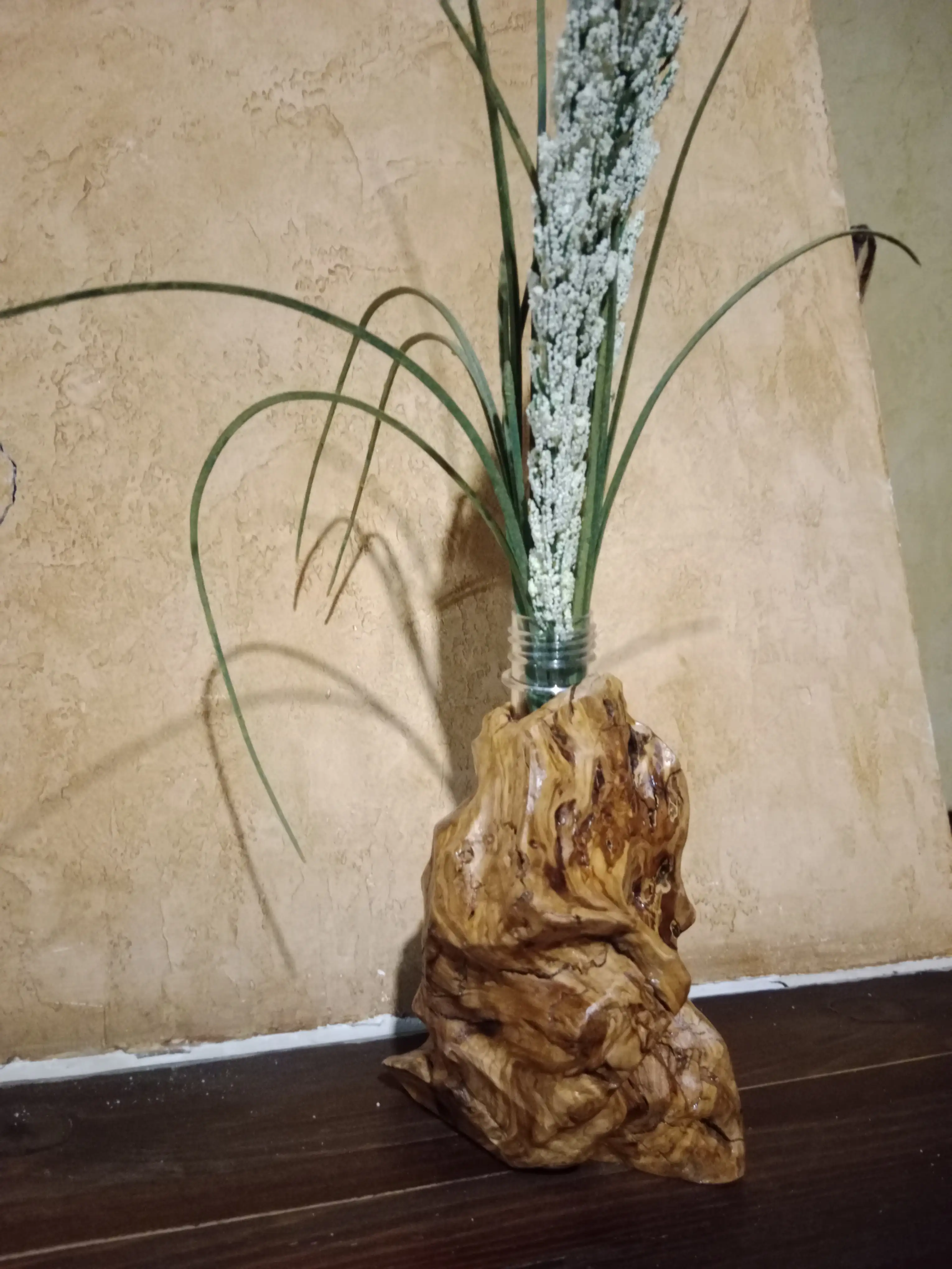 Florero de madera natural