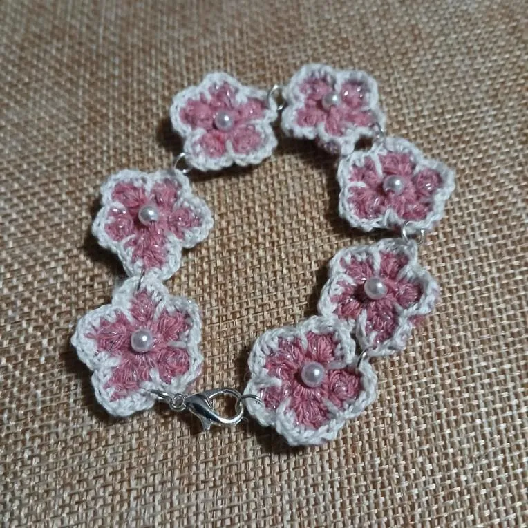 Pulsera de flores a crochet
