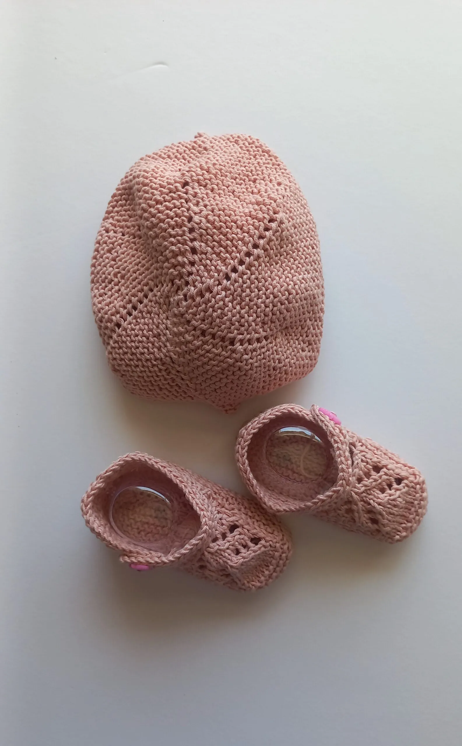 Conjunto completo hecho a mano en un suave color rosa - Imagen 5