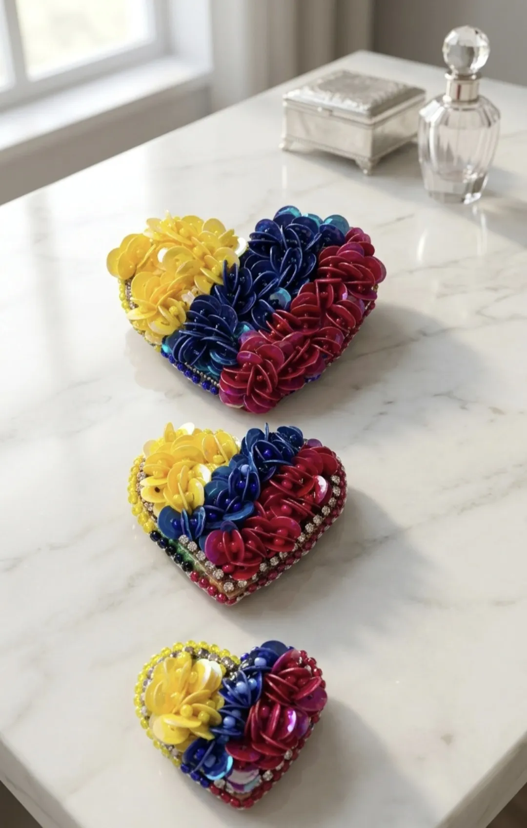 Broche tricolor