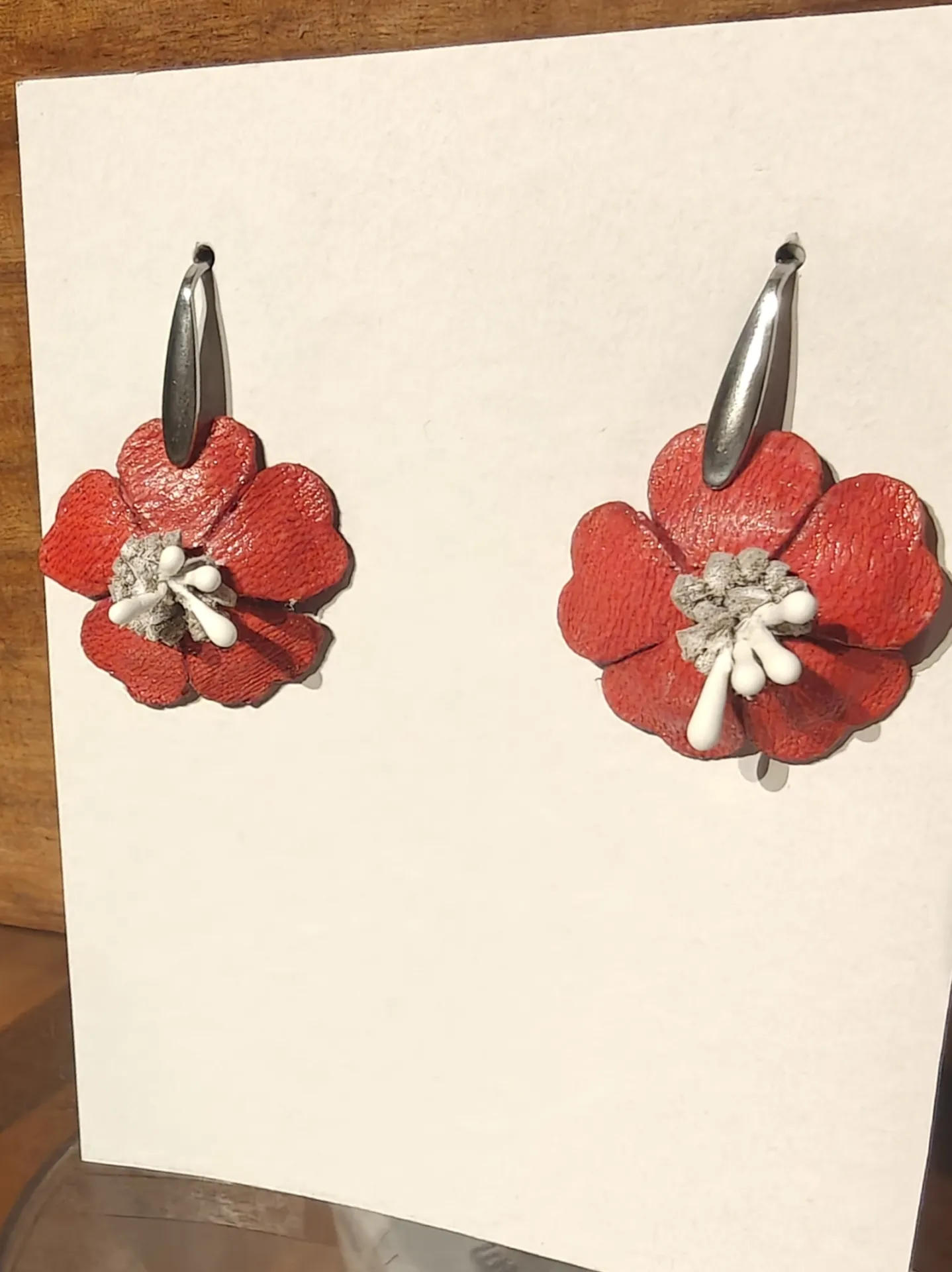Pendientes flor cuero