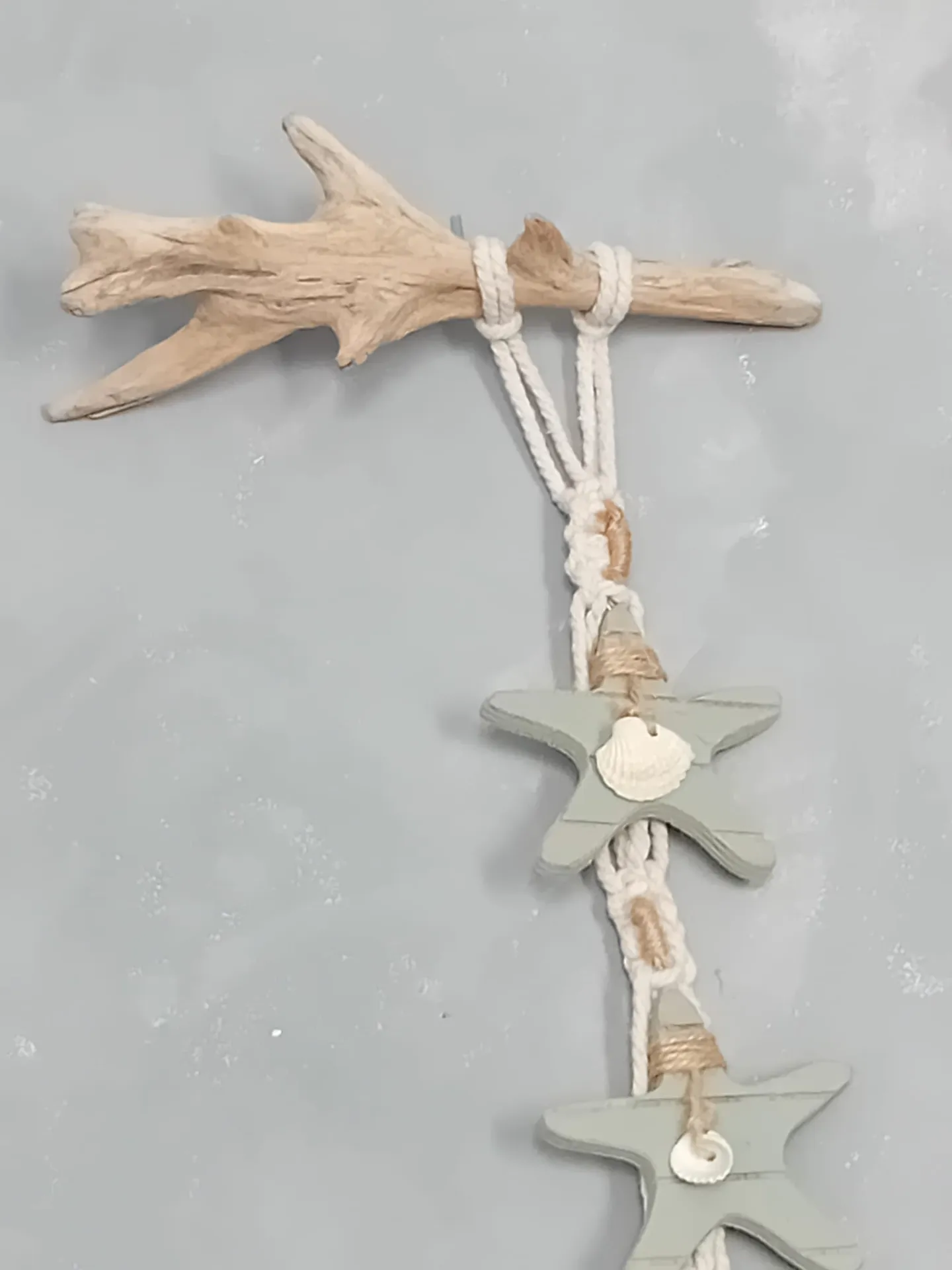 Colgante macramé y estrellas de madera - Imagen 3