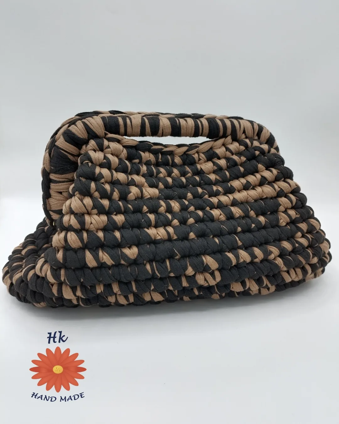 Bolso Clutch Tejido en Ganchillo con trapillo color Nude/Negro