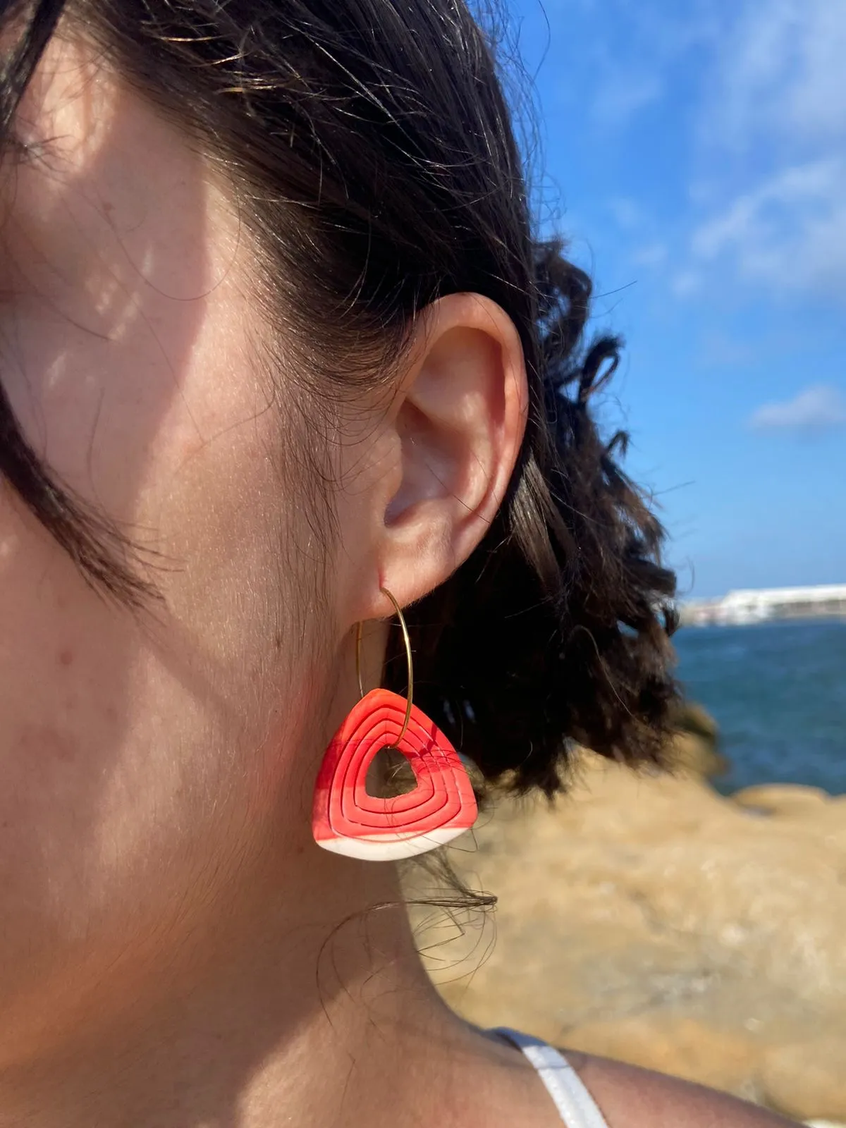 Pendientes de aro de arcilla polimérica texturizada. Colección Hera. - Imagen 2