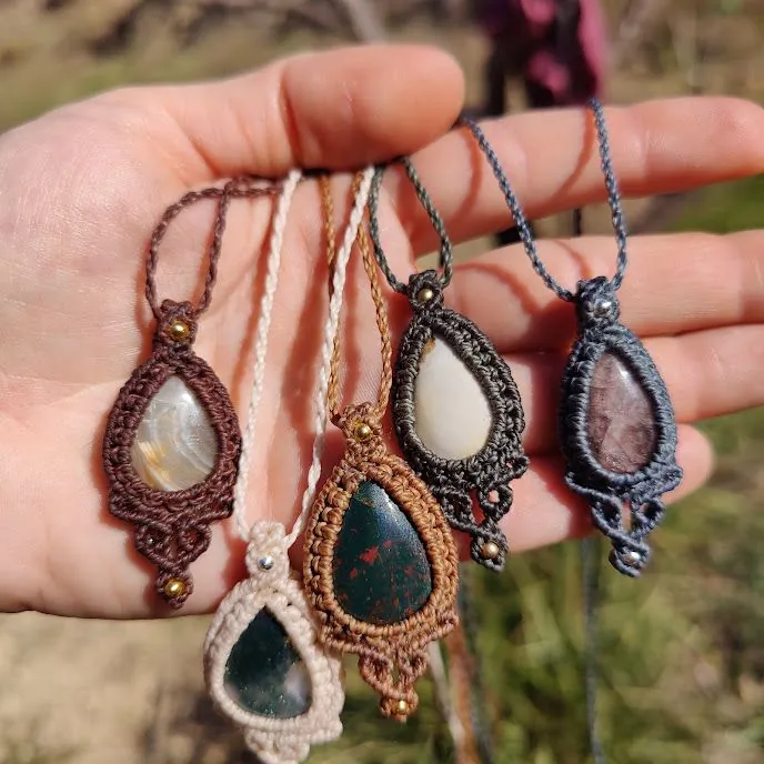 Collares Alhena