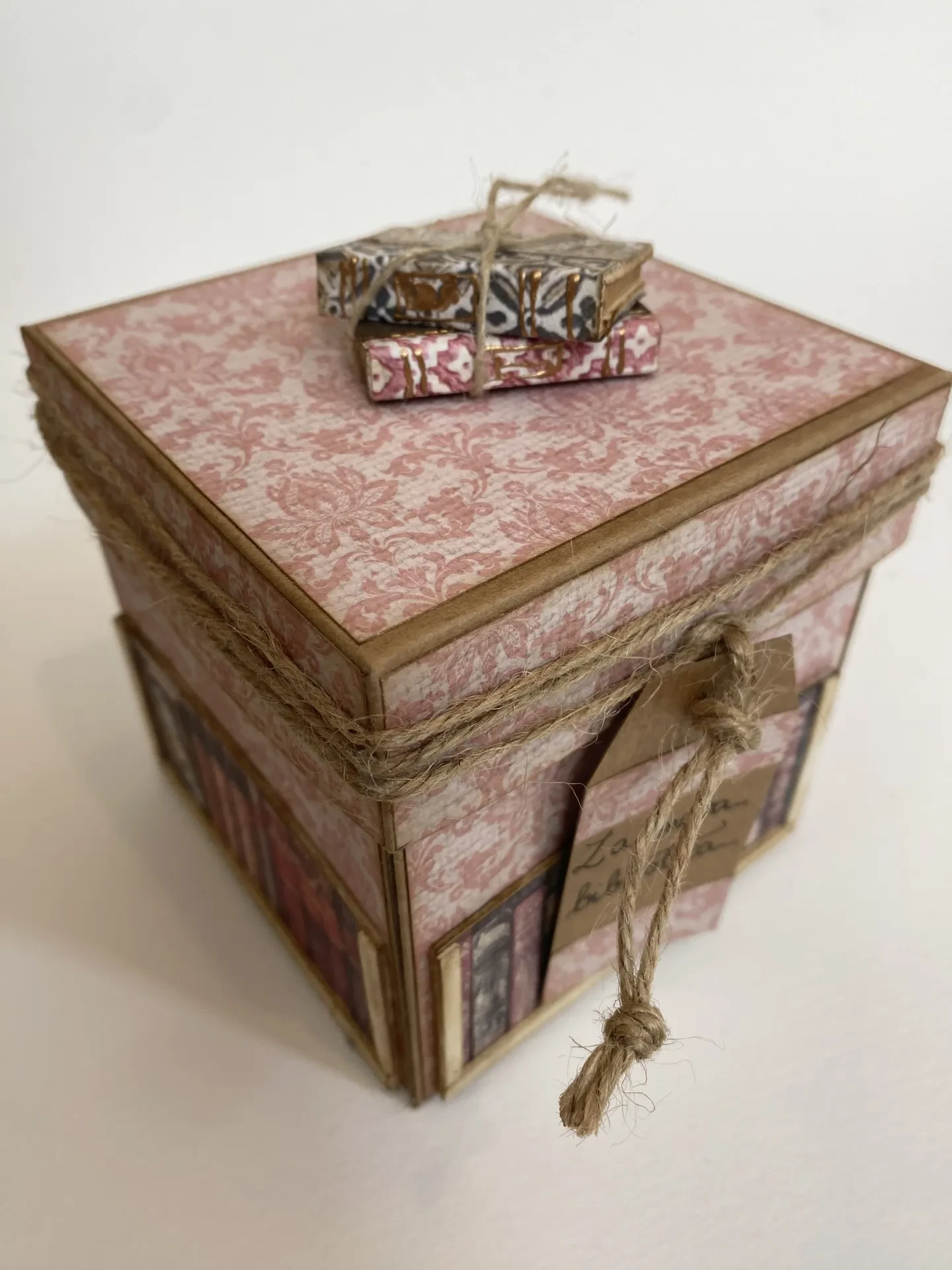Caja sorpresa con biblioteca - Imagen 2