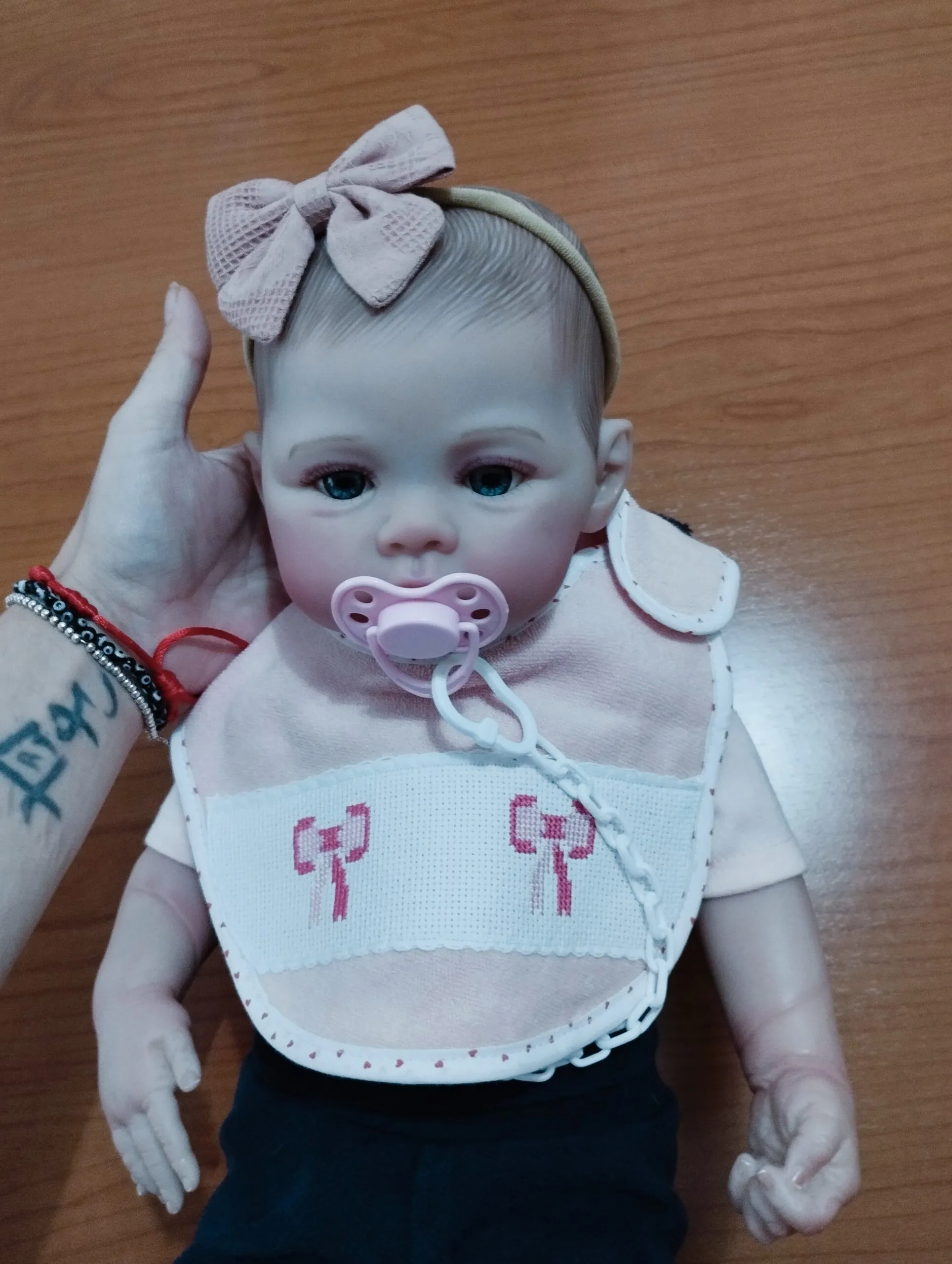 Babero en tonos rosa - Imagen 2