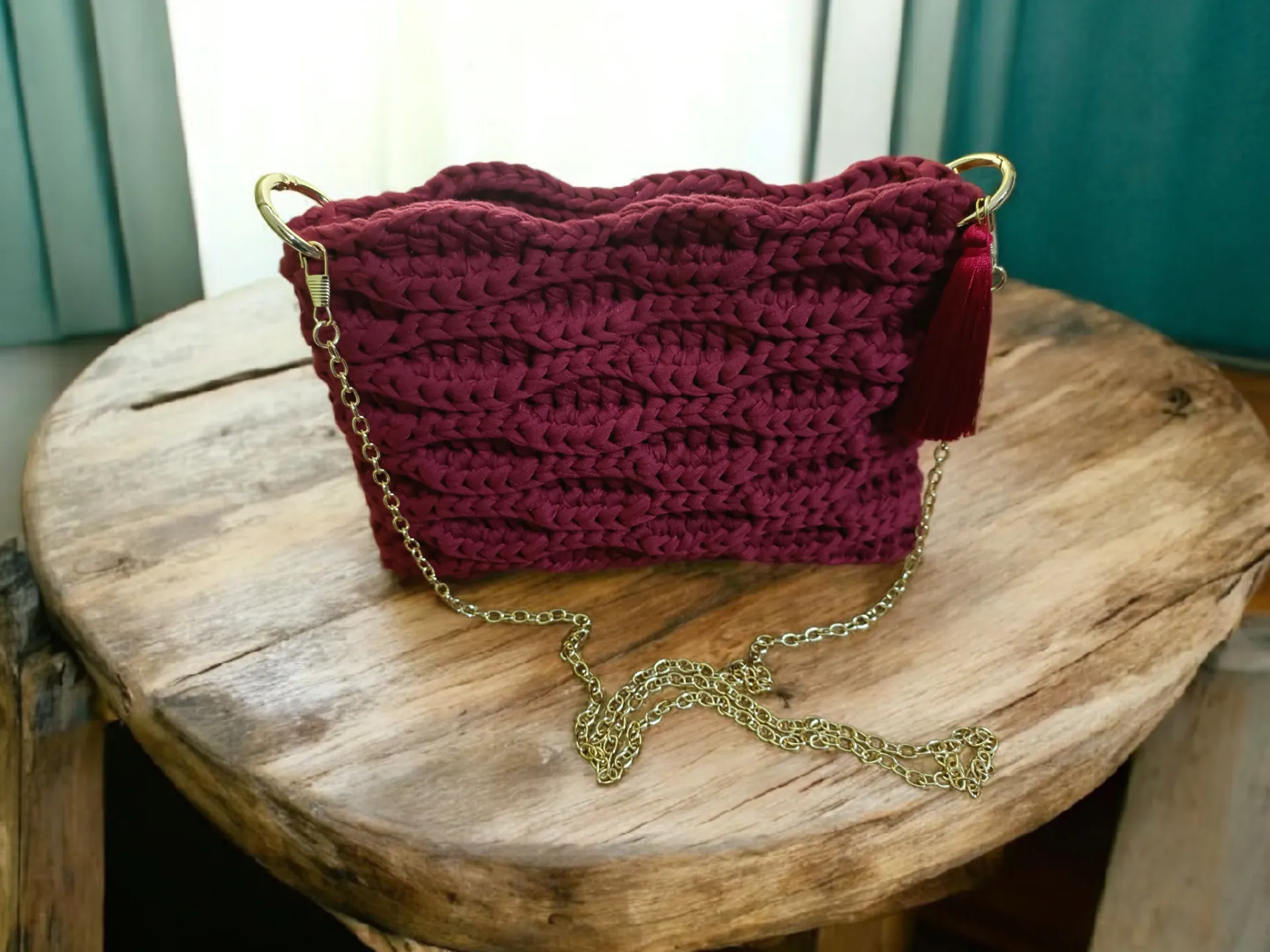Bolso de trapillo color burdeos