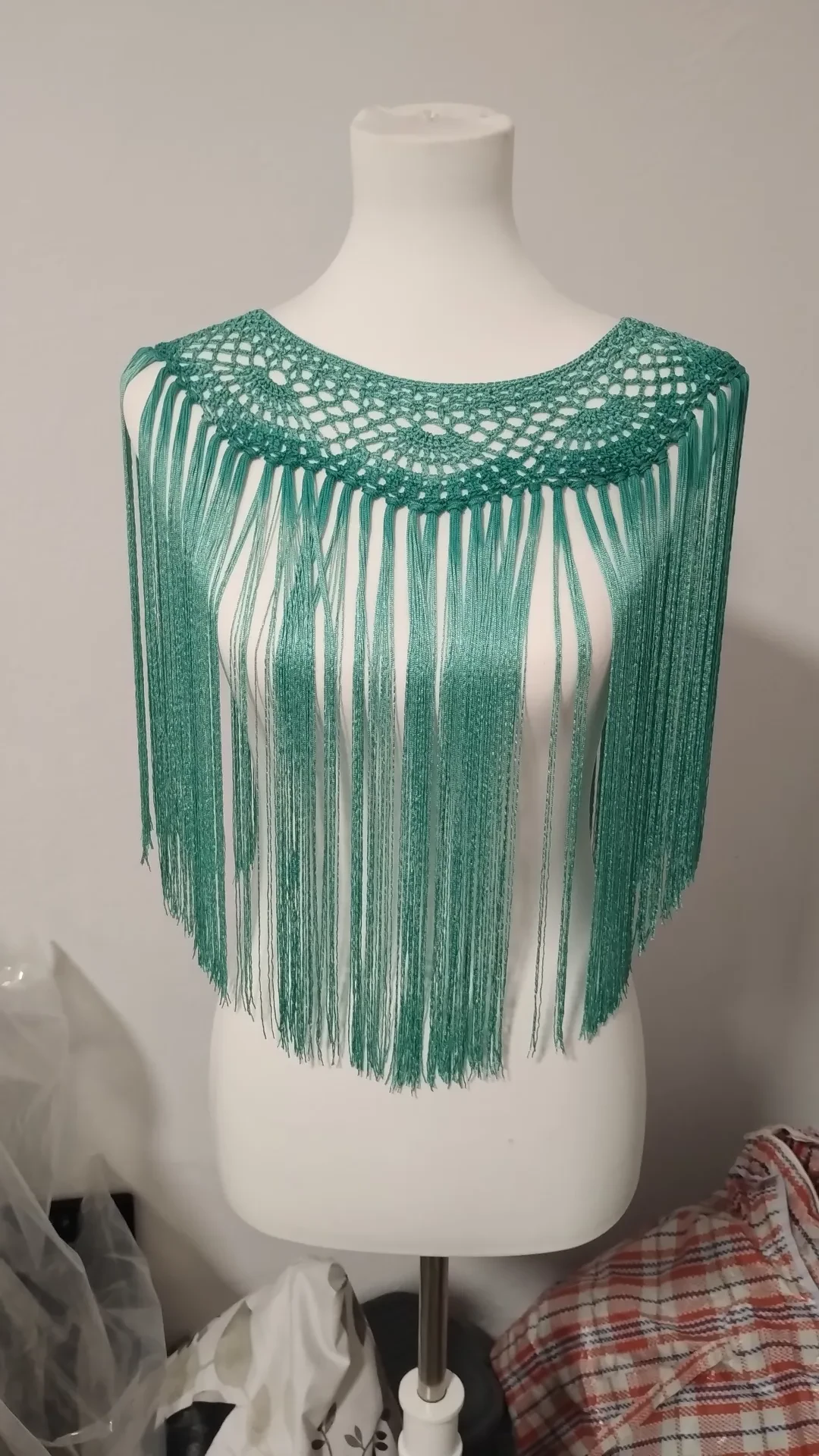 Cuello de Crochet con Flecos Hecho a Mano