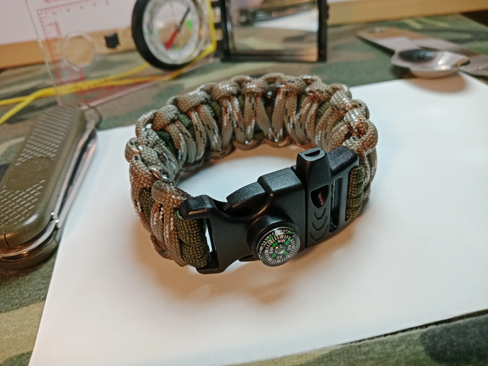Pulsera trenzada a mano estilo aventura/supervivencia - Imagen 2