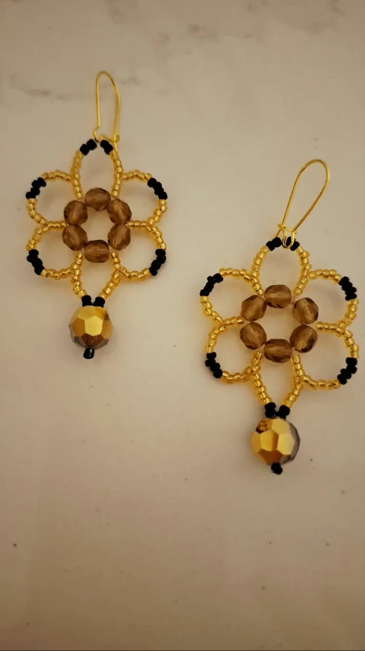Pendientes flor dorada