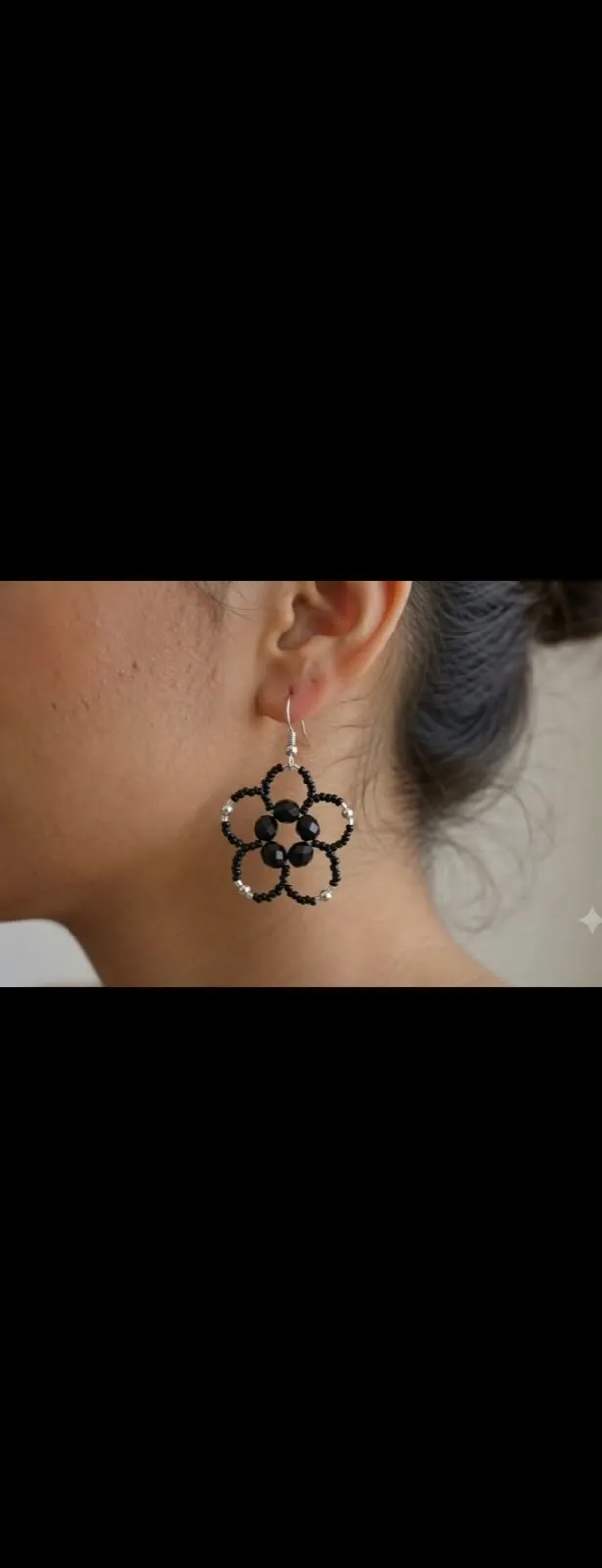 Pendientes Flor negra pequeña con mostacillas
