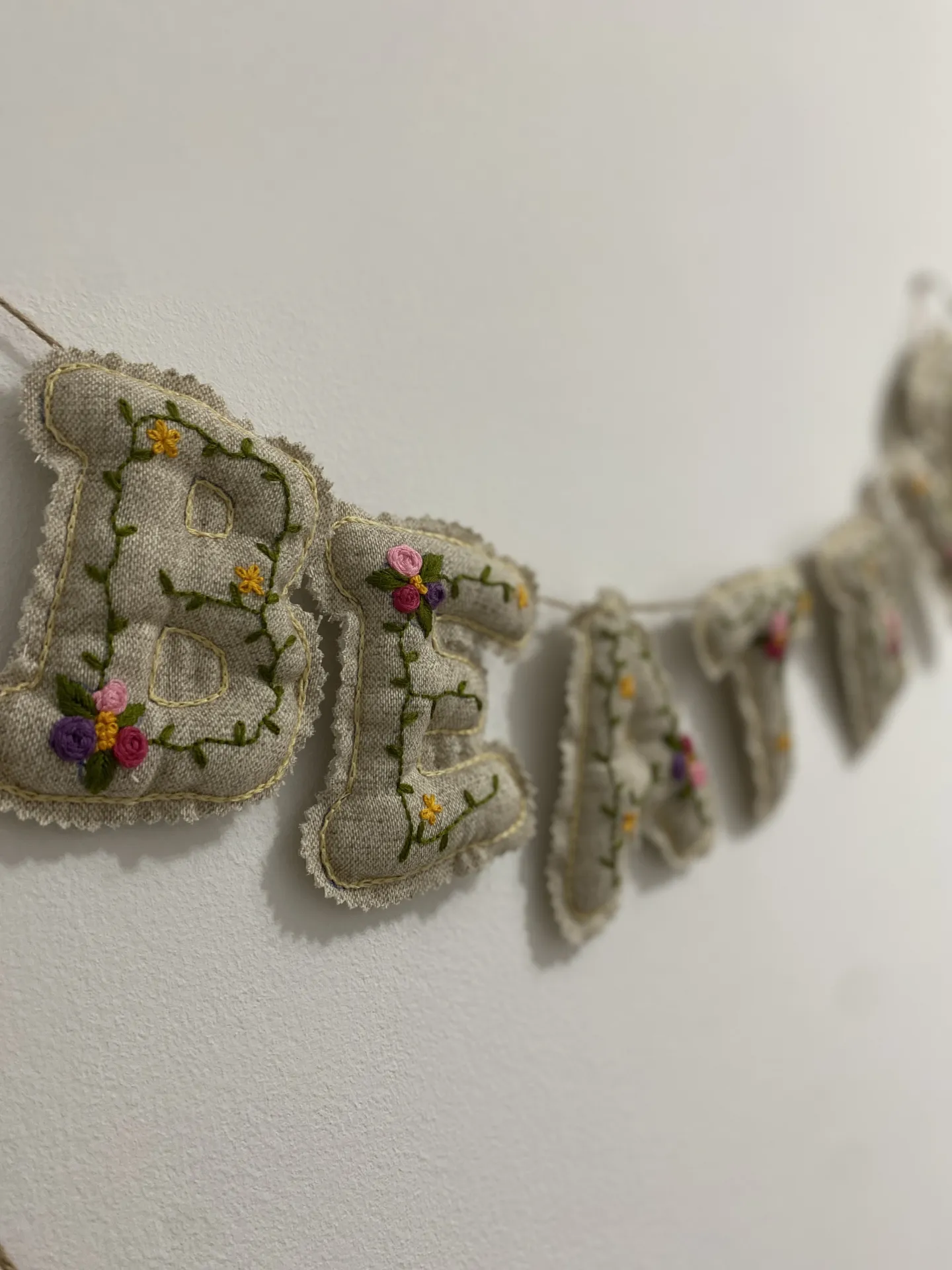Letreros bordados a mano - Imagen 3