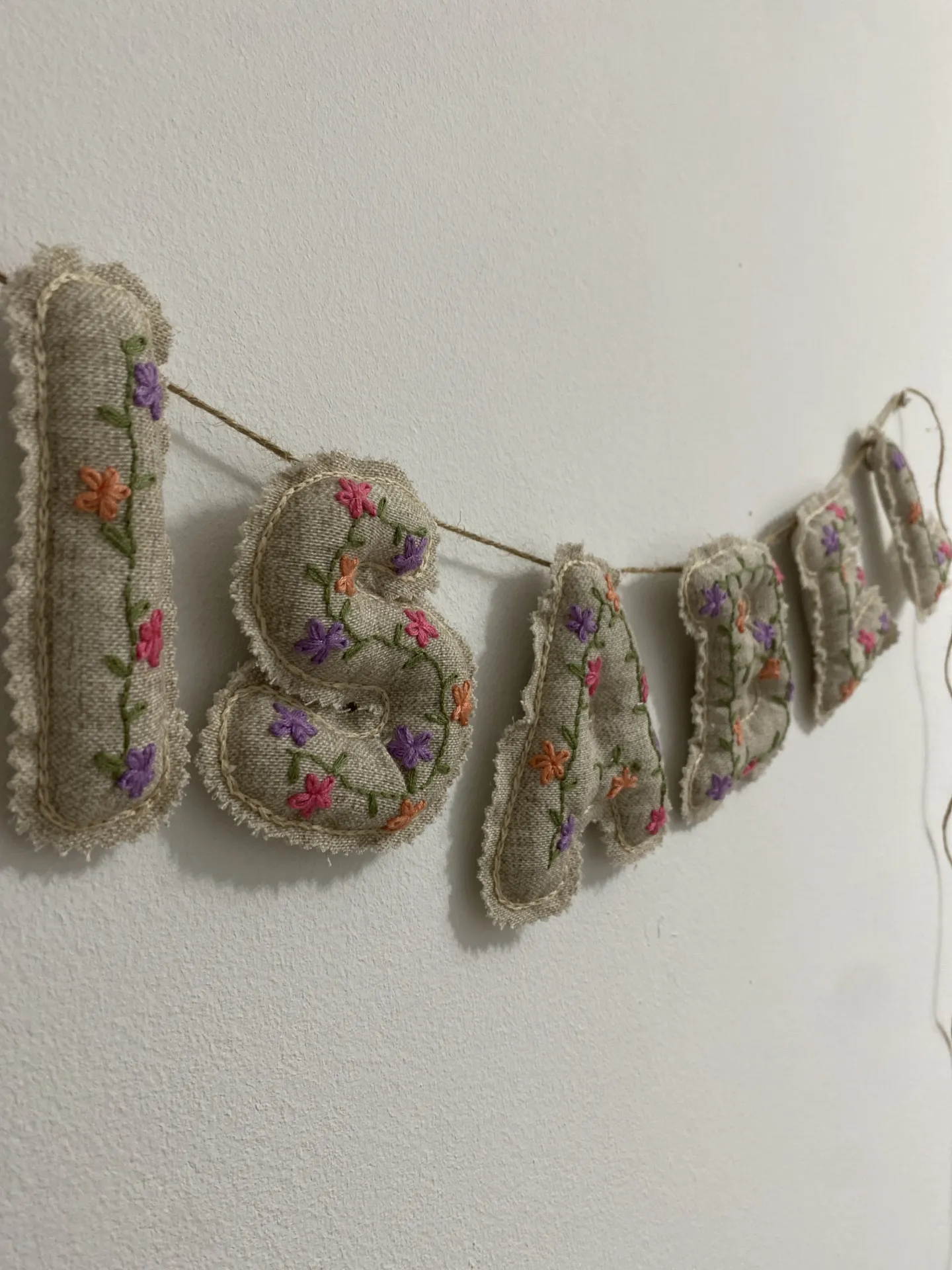 Letreros bordados a mano - Imagen 4