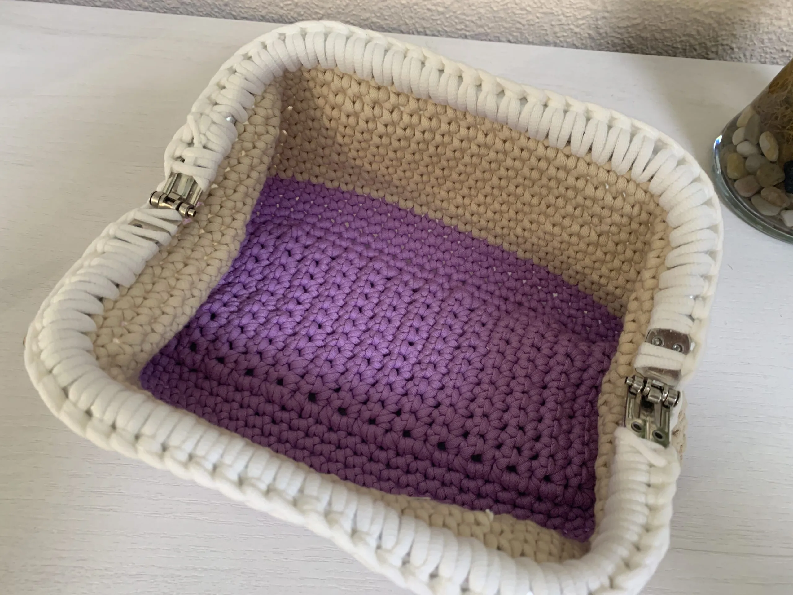 Neceser Cosmetiquera a crochet dos colores - Imagen 3