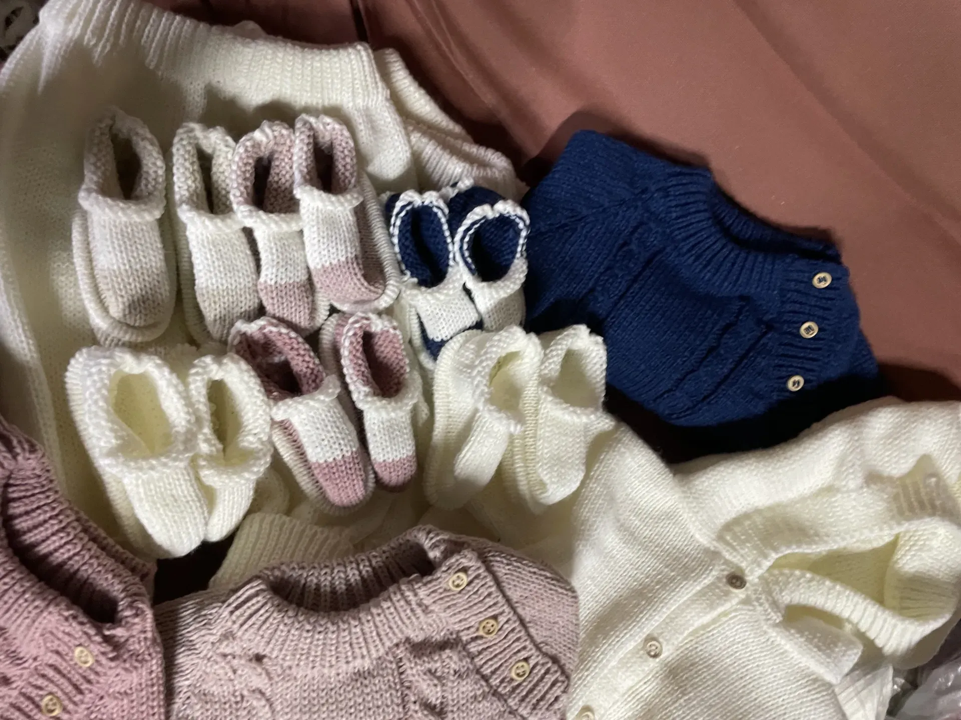 Moda artesanal de invierno hecha a mano - Imagen 2