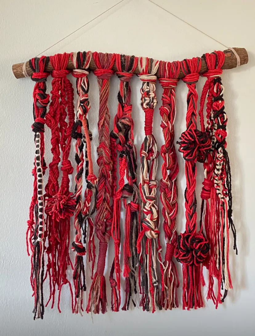 Quipu contemporáneo tejido a mano
