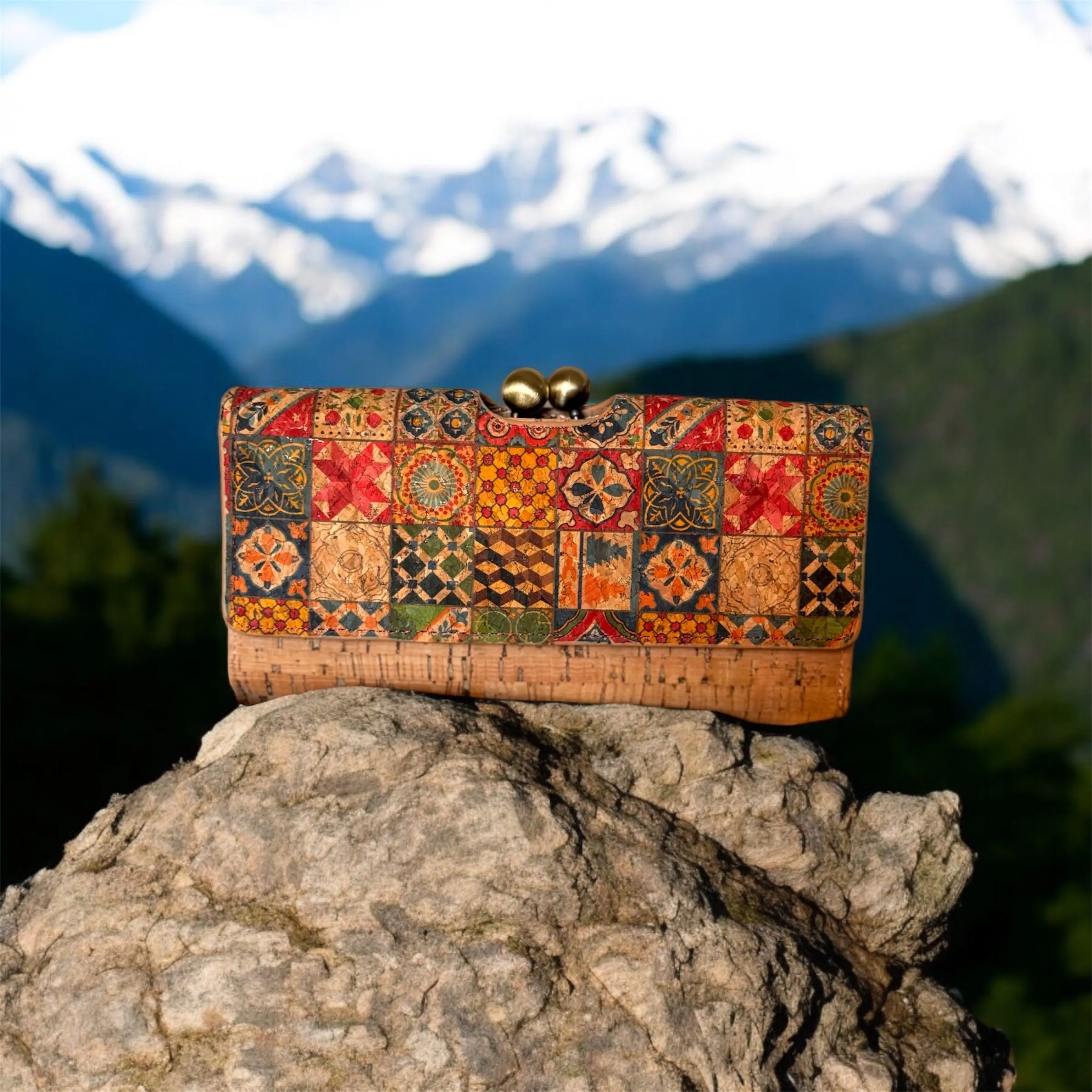 Cartera grande con broche de bola