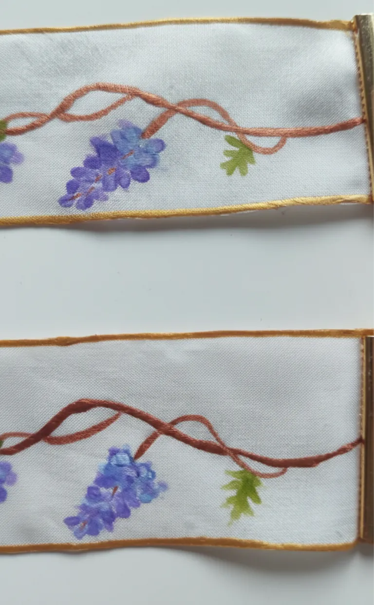 Pulsera de Seda pintada a mano con Diseño de Glicinias y Cierre chapado en oro - Imagen 3