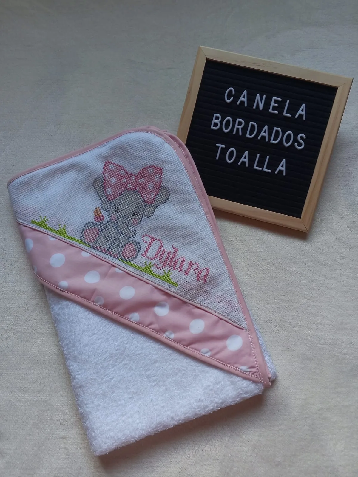 Toallas para bebés personalizadas bordadas a mano