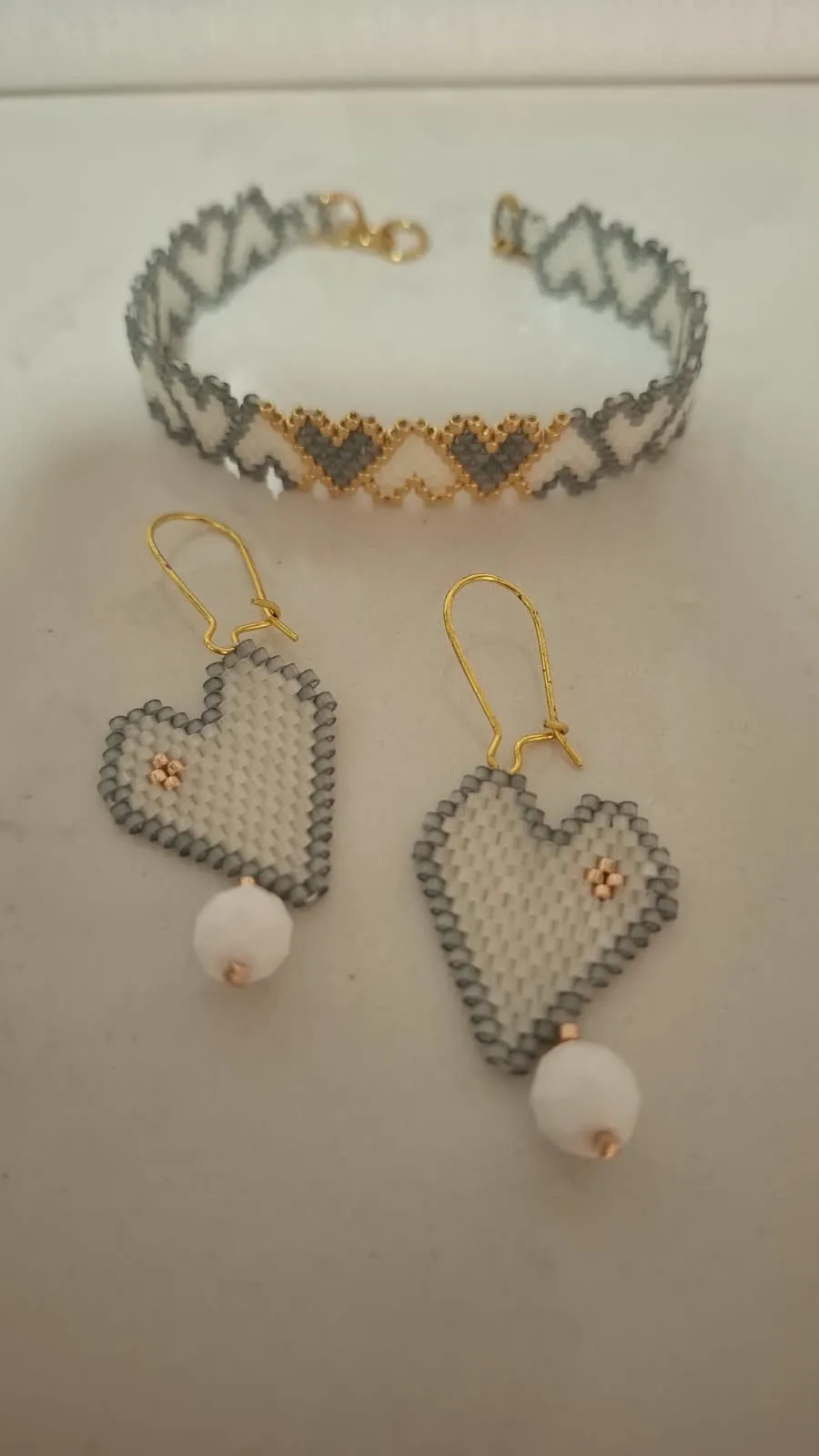 Pendientes corazón blanco con delicas miyuki - Imagen 5