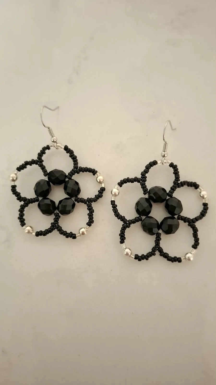 Pendientes Flor negra pequeña con mostacillas - Imagen 2