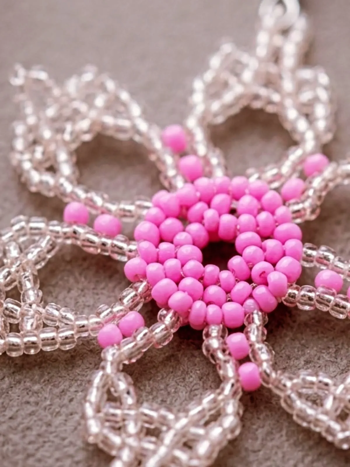 Pendientes flor rosa con mostacillas - Imagen 2
