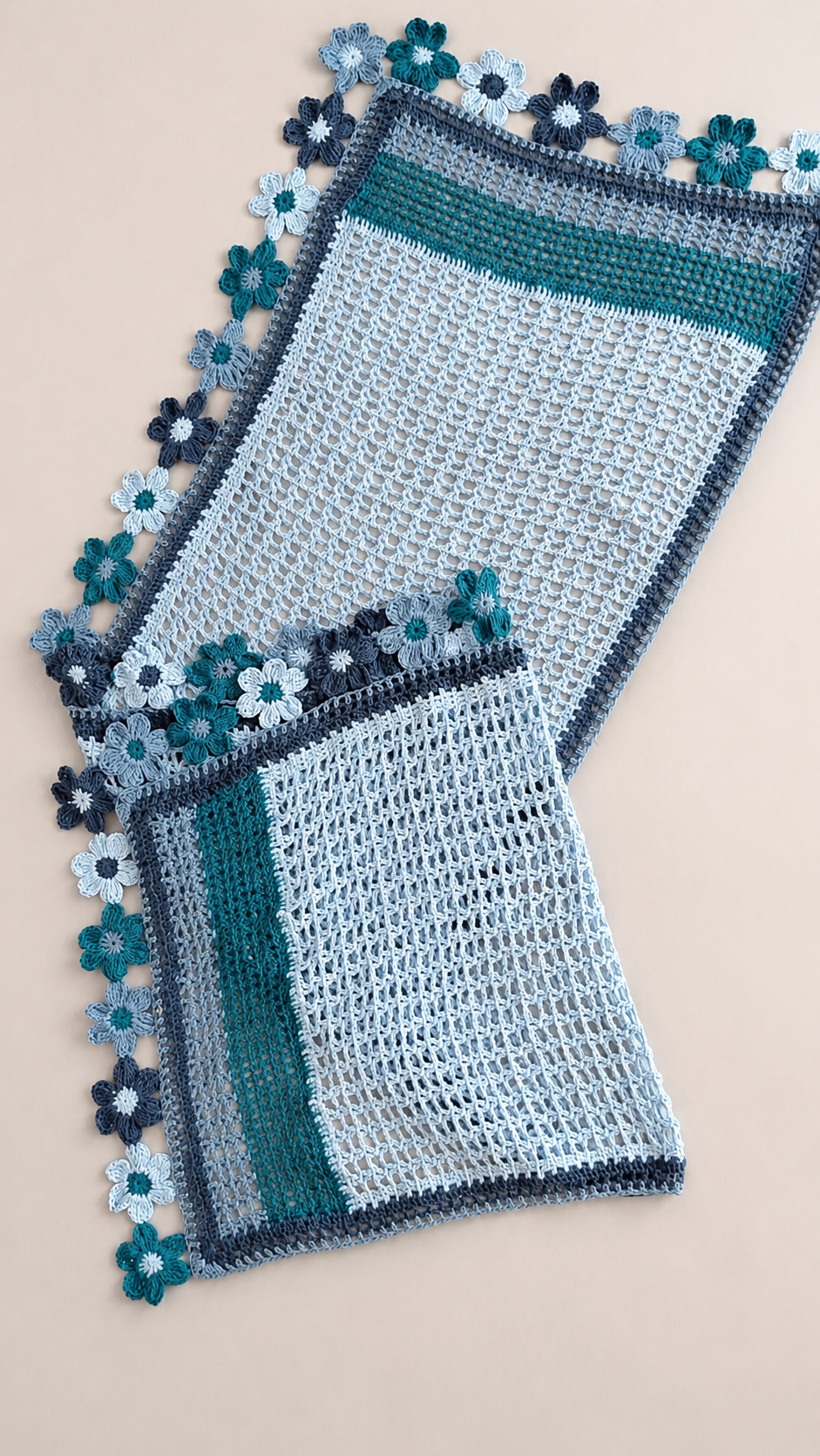 Chal rectangular flores azul - Imagen 2