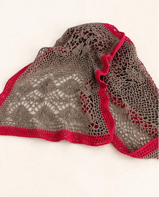 Chal rectangular viscosa gris y rojo - Imagen 4