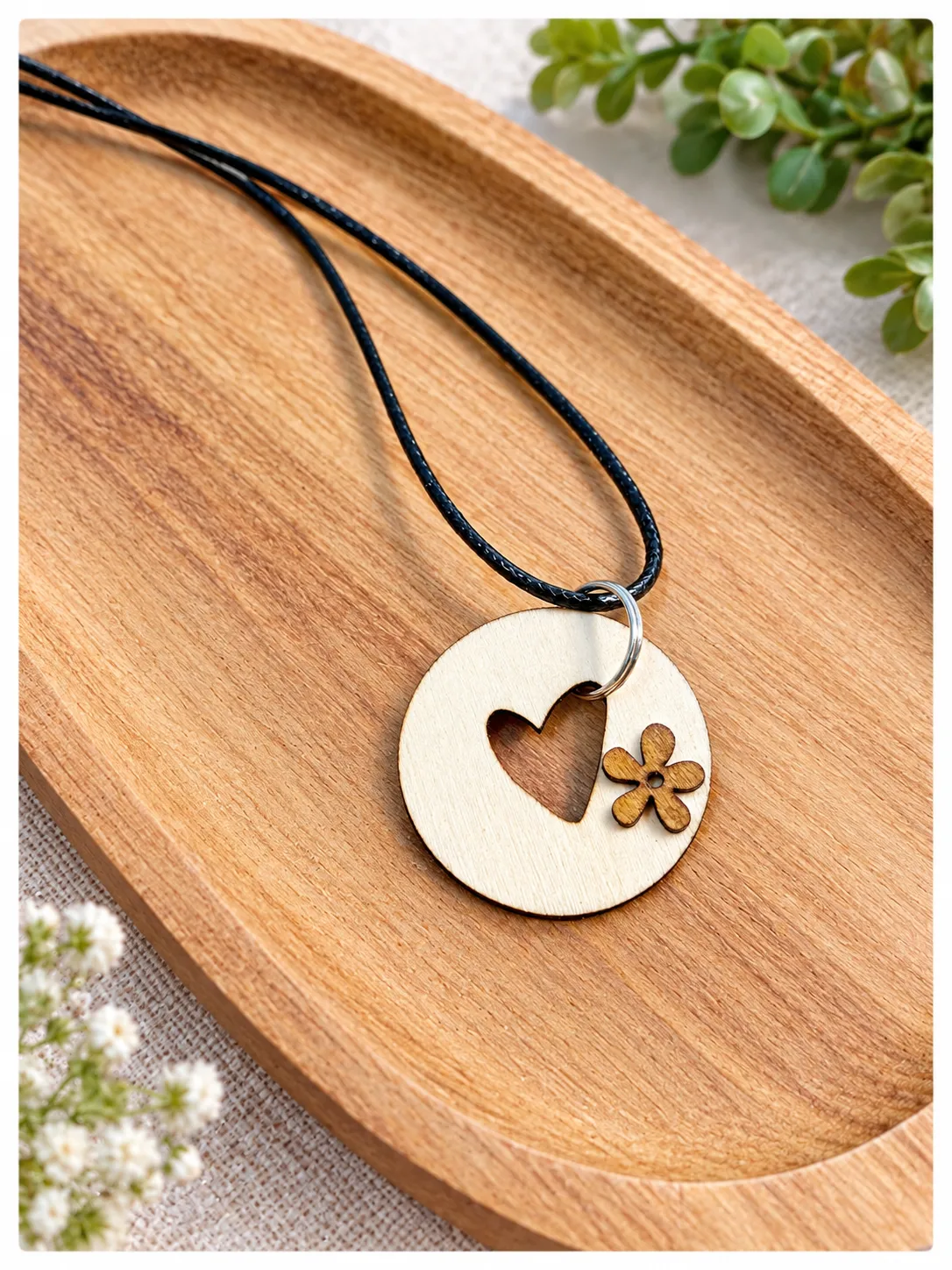 Collar de madera con cordón  2ud de collar + 1 cordón