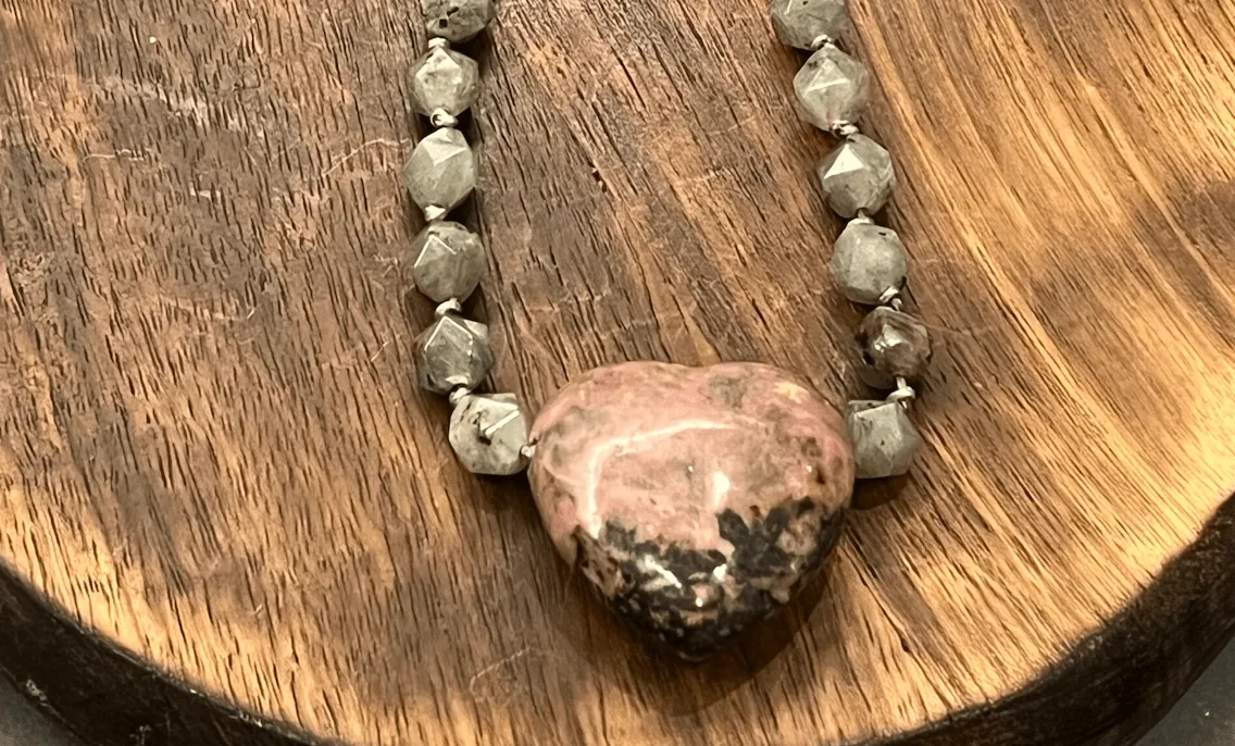 Collar de piedras