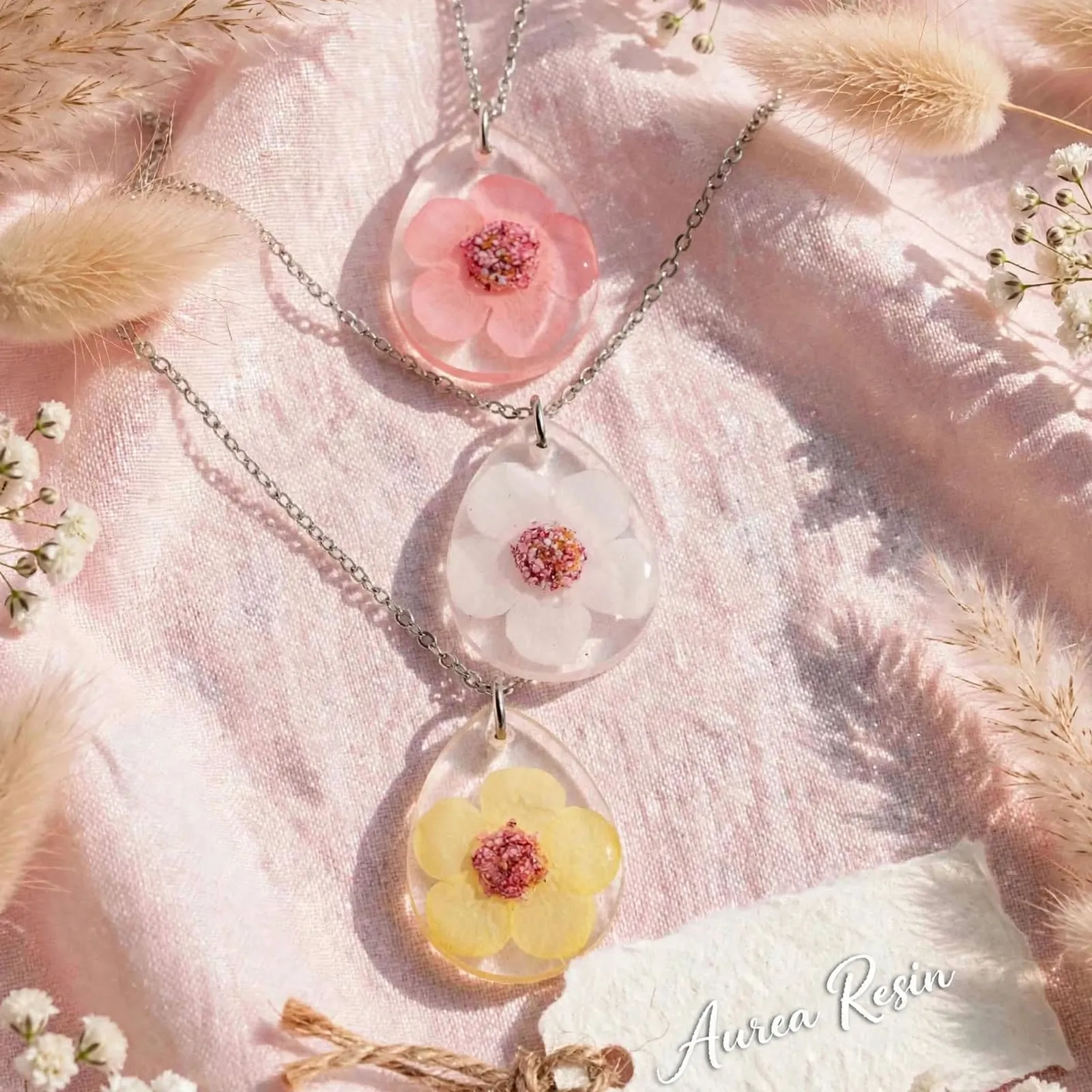 Collar con flor