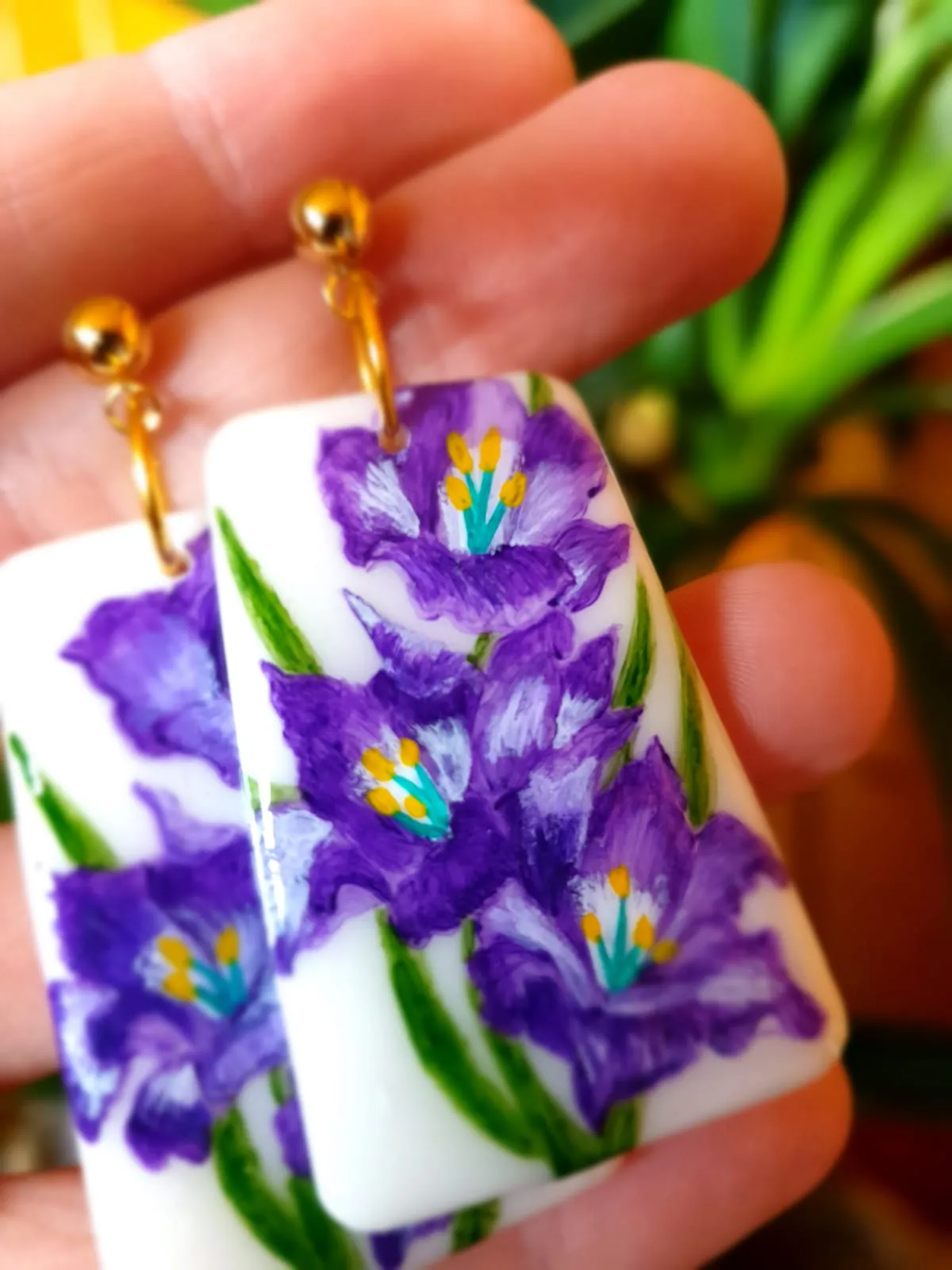 Pendientes gladiolos violetas pintados a mano - Imagen 2