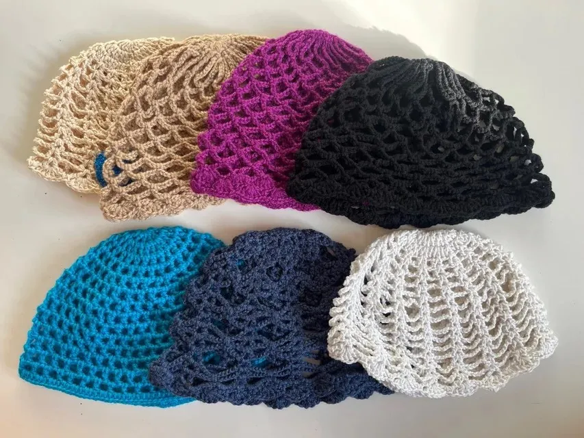 Gorros artesanales crochet red
