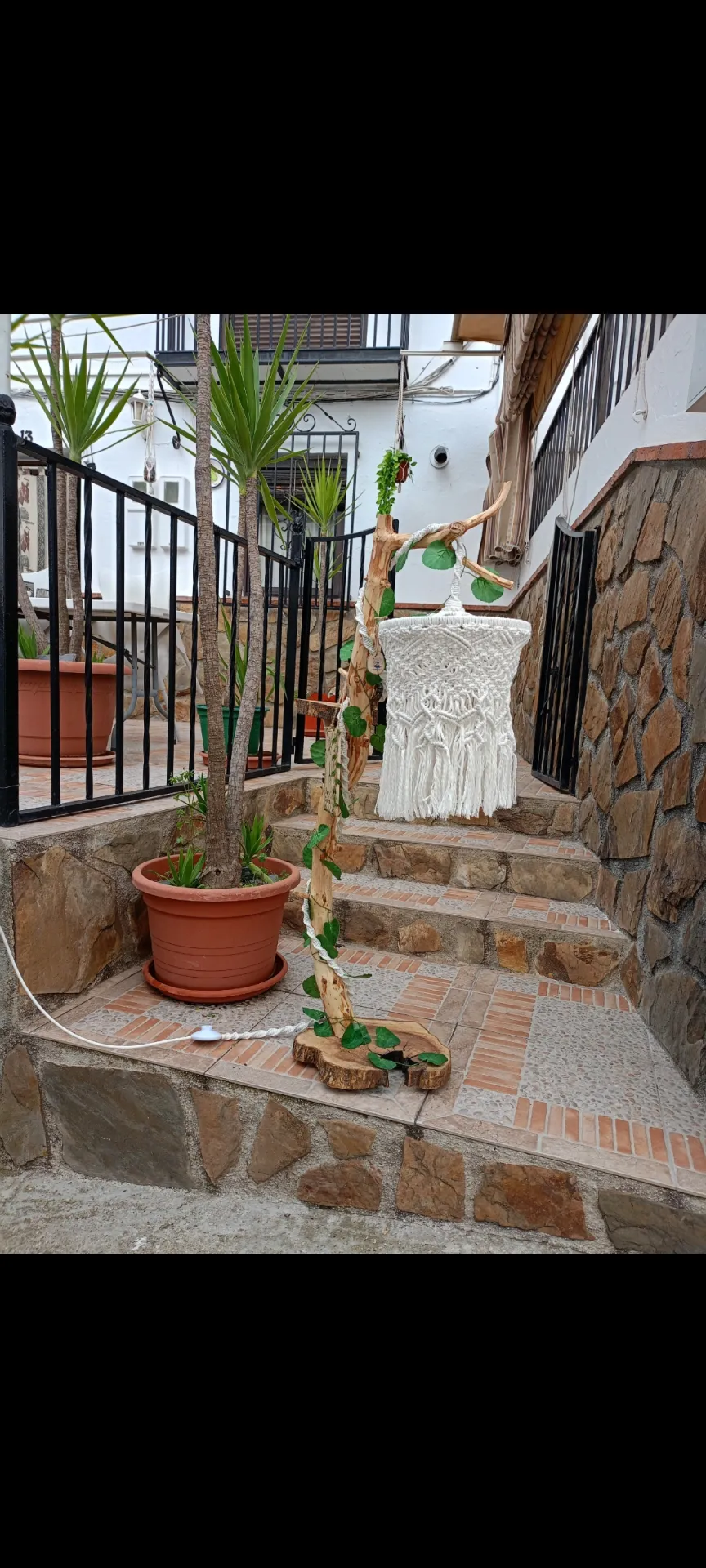 Lámpara  de macramé y madera - Imagen 5