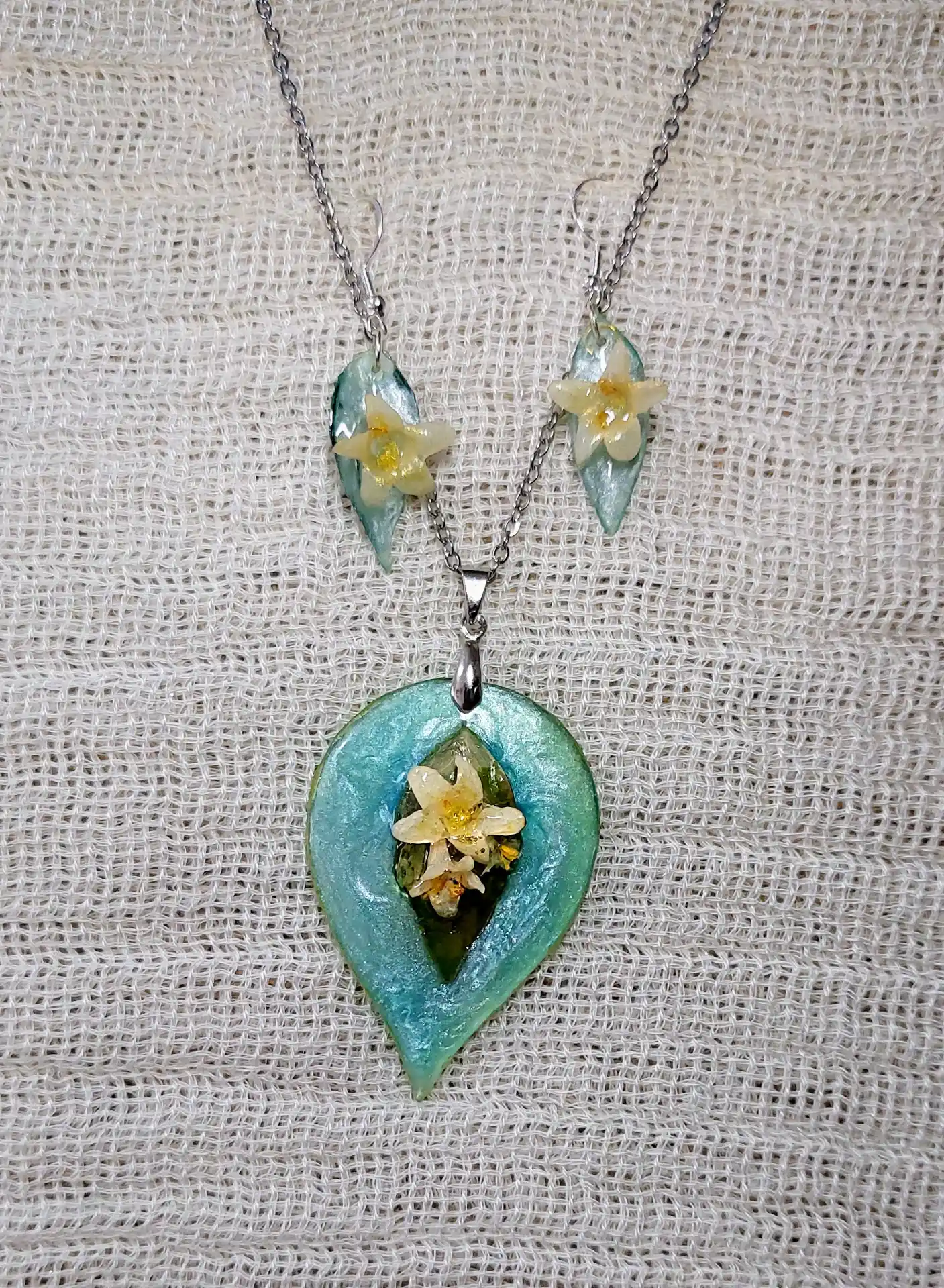 Collar y pendientes