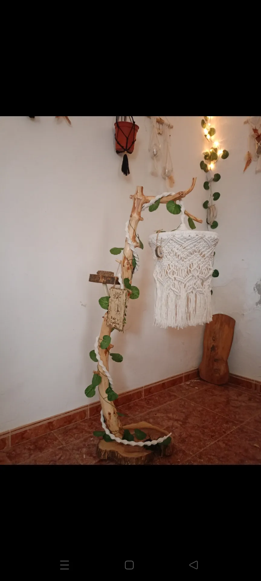 Lámpara  de macramé y madera