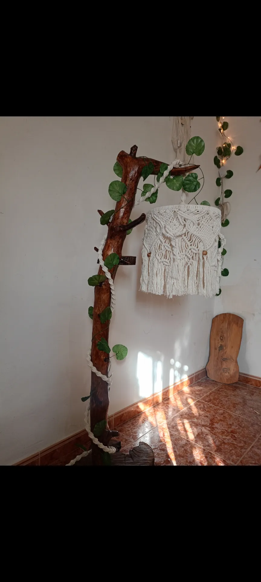 Lámpara  de macramé y madera - Imagen 4