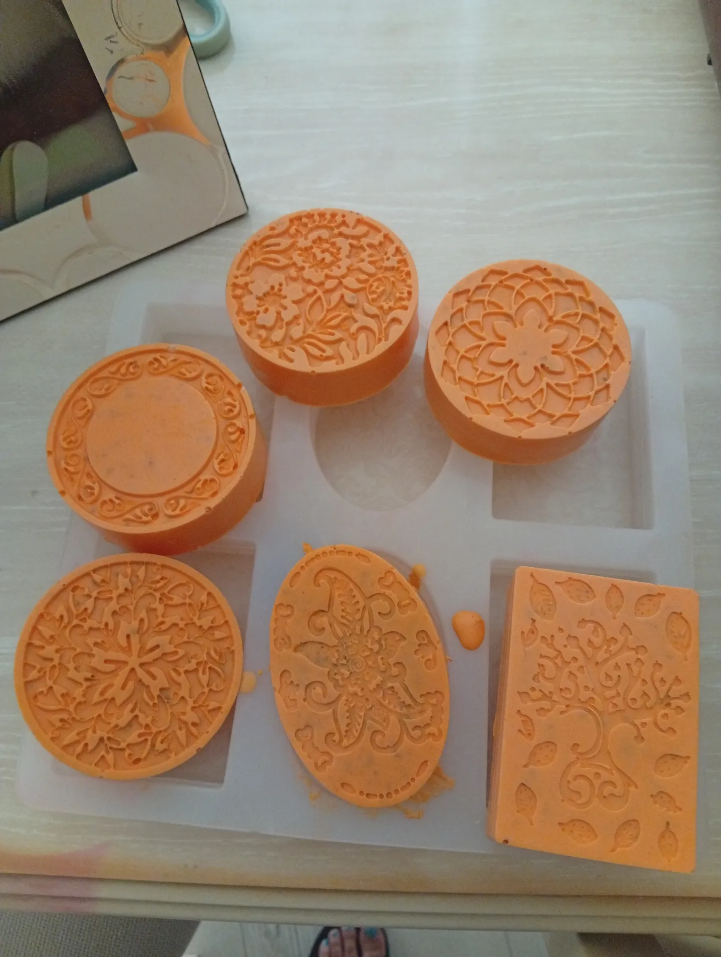Jabón artesanal de Naranja y Cúrcuma - Imagen 2