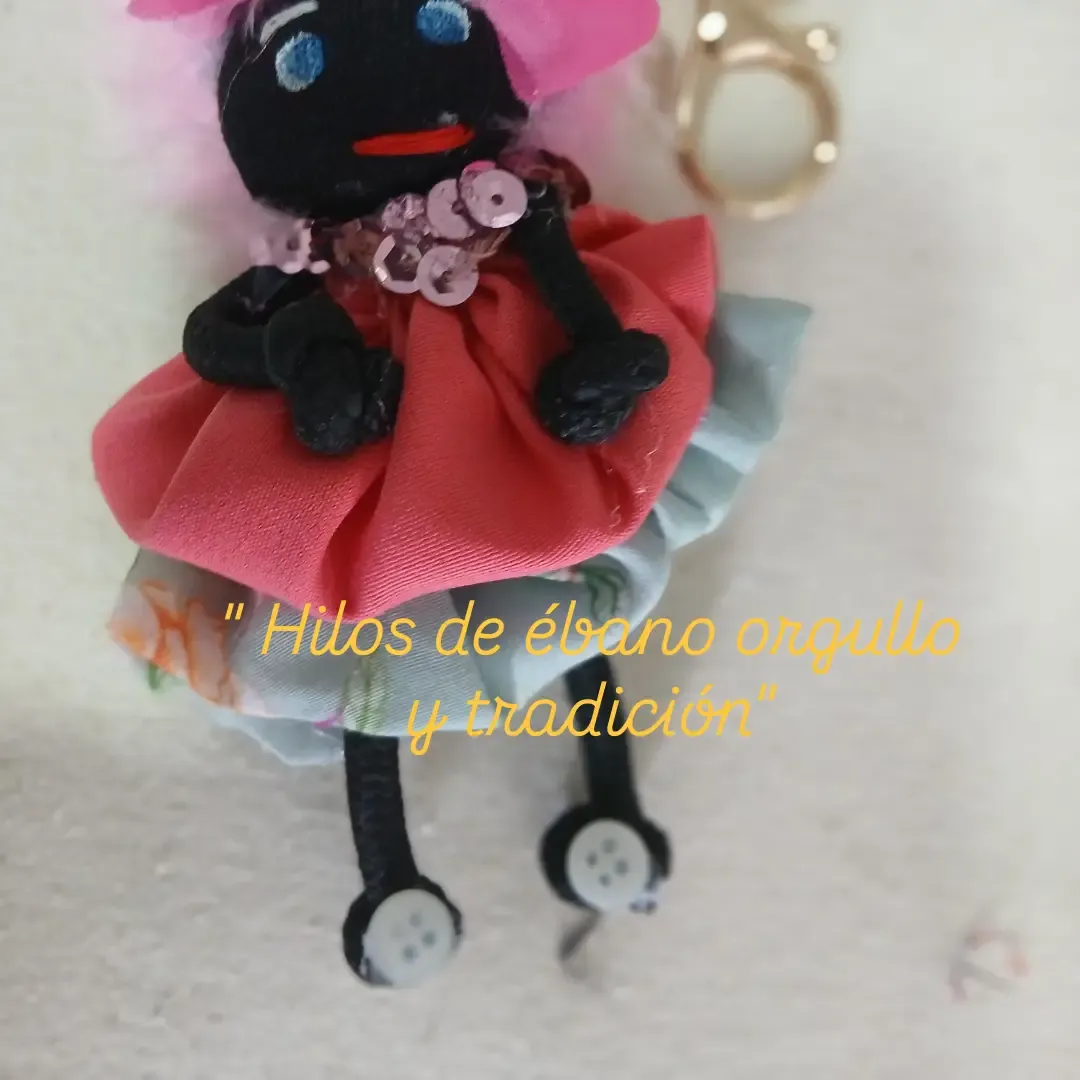 Llavero (Muñeca de trapo tradicional) - Imagen 2