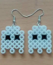 Pendientes fantasmas blancos