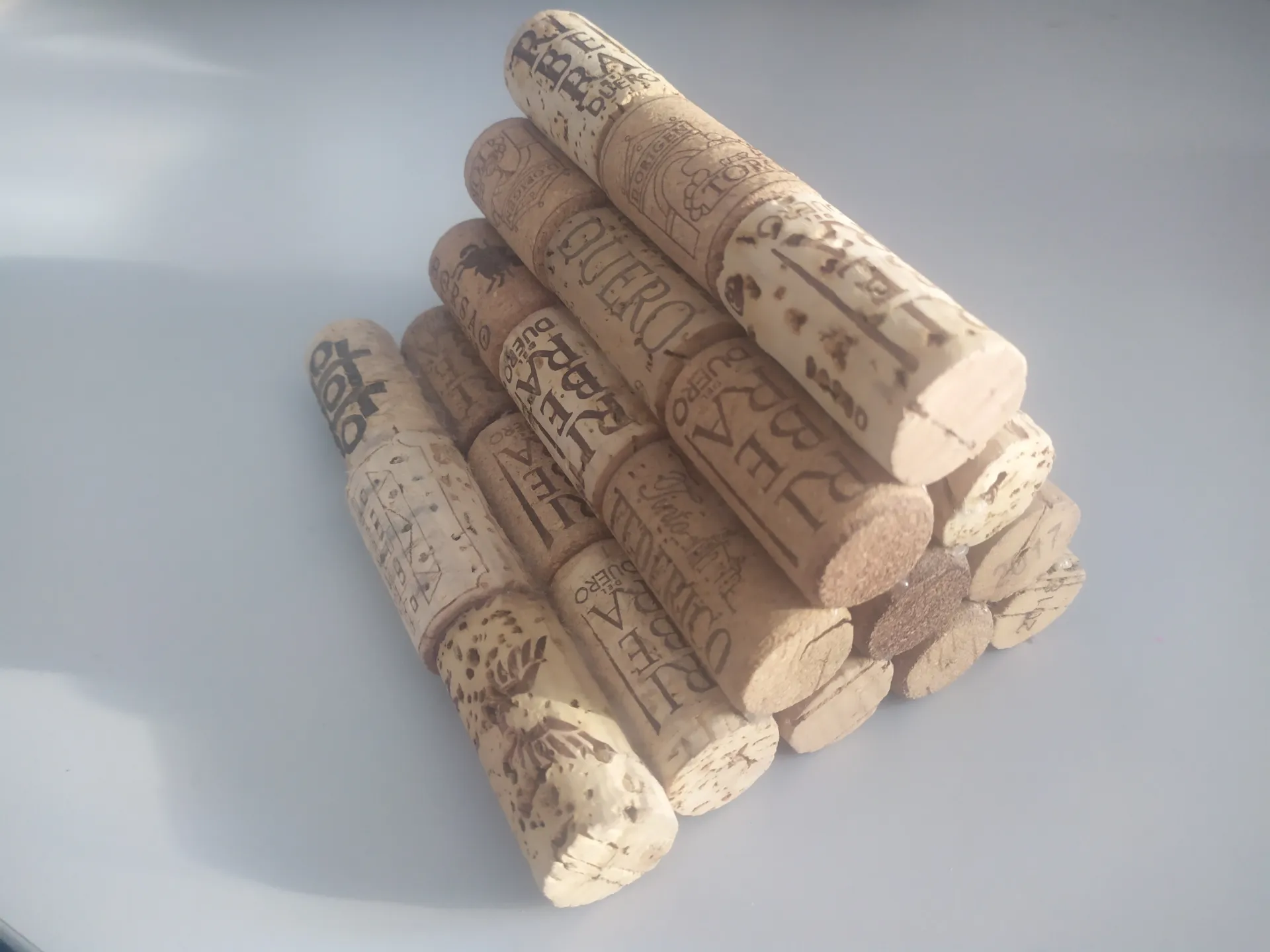 Reposamóviles de corcho